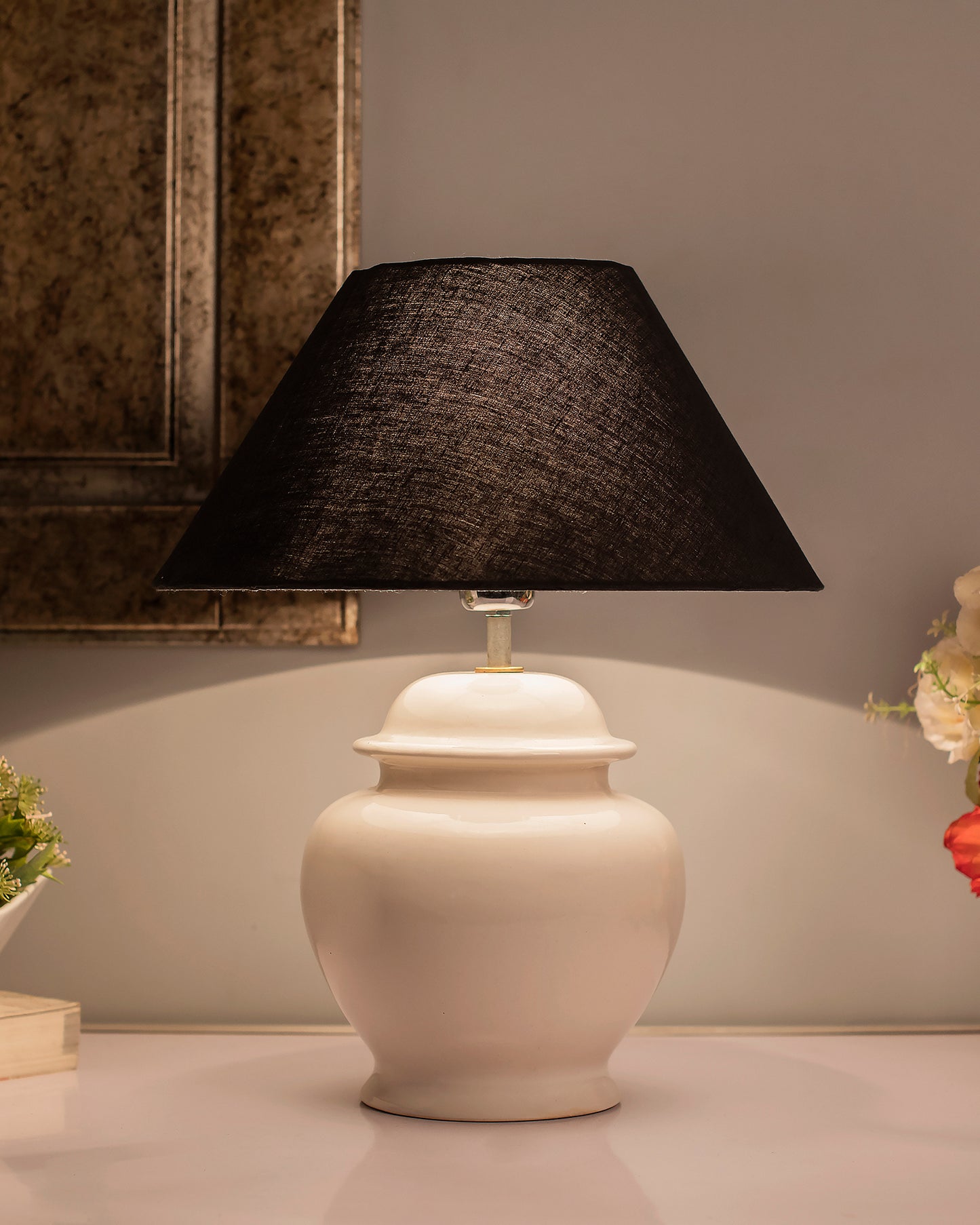 White Glossy Ceramic Pot Shaped Base Table Lamp with White Cone Shade E-27 Bulb