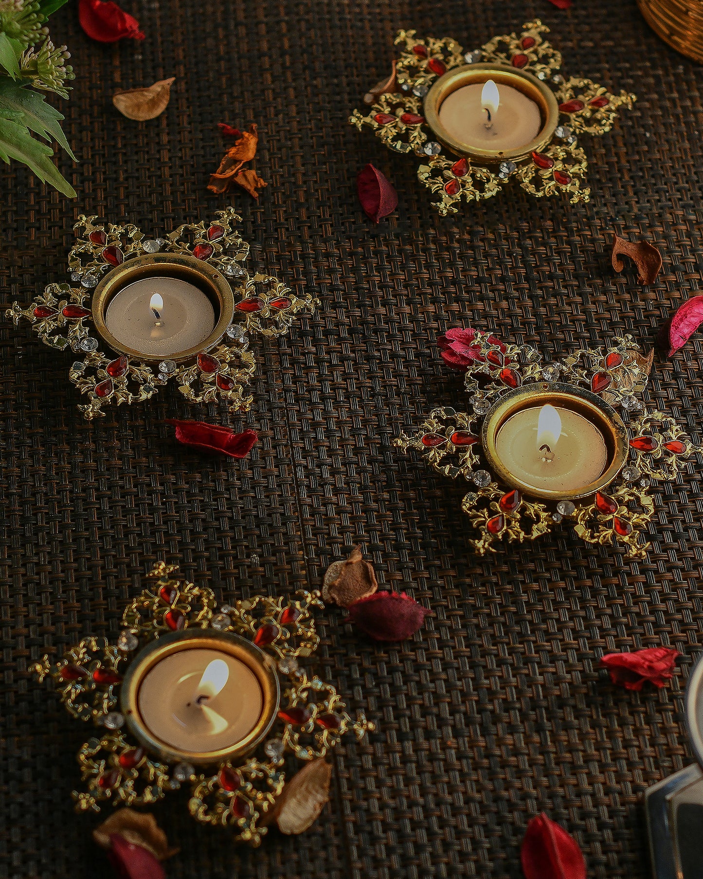 Crystal Tea Light Candle Holders, Twisted Flower Decorative Diya for Wedding Coffee Table,Small 4" Dia