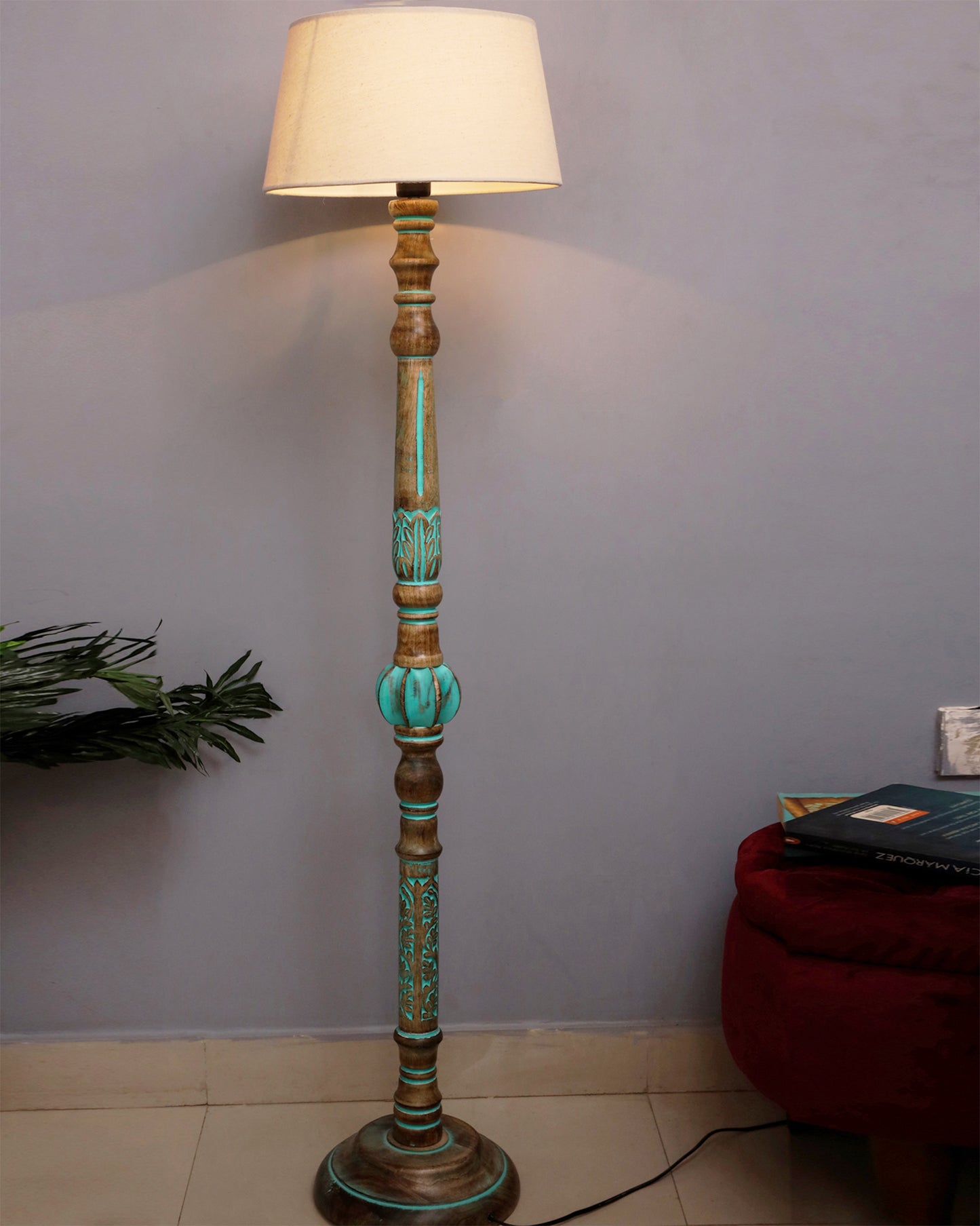 Royal Carving Antique Algae finish wooden floor lamp with Shade