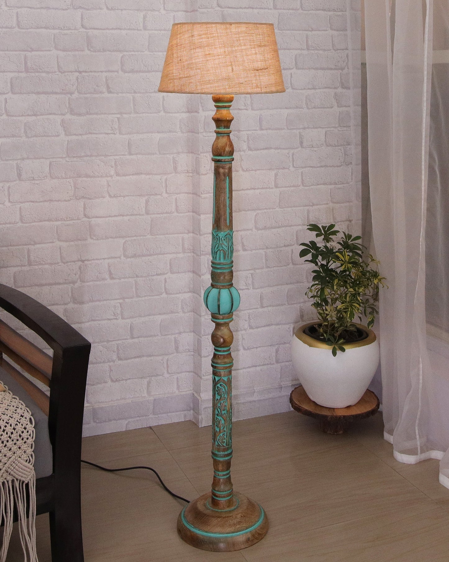 Royal Carving Antique Algae finish wooden floor lamp with Shade