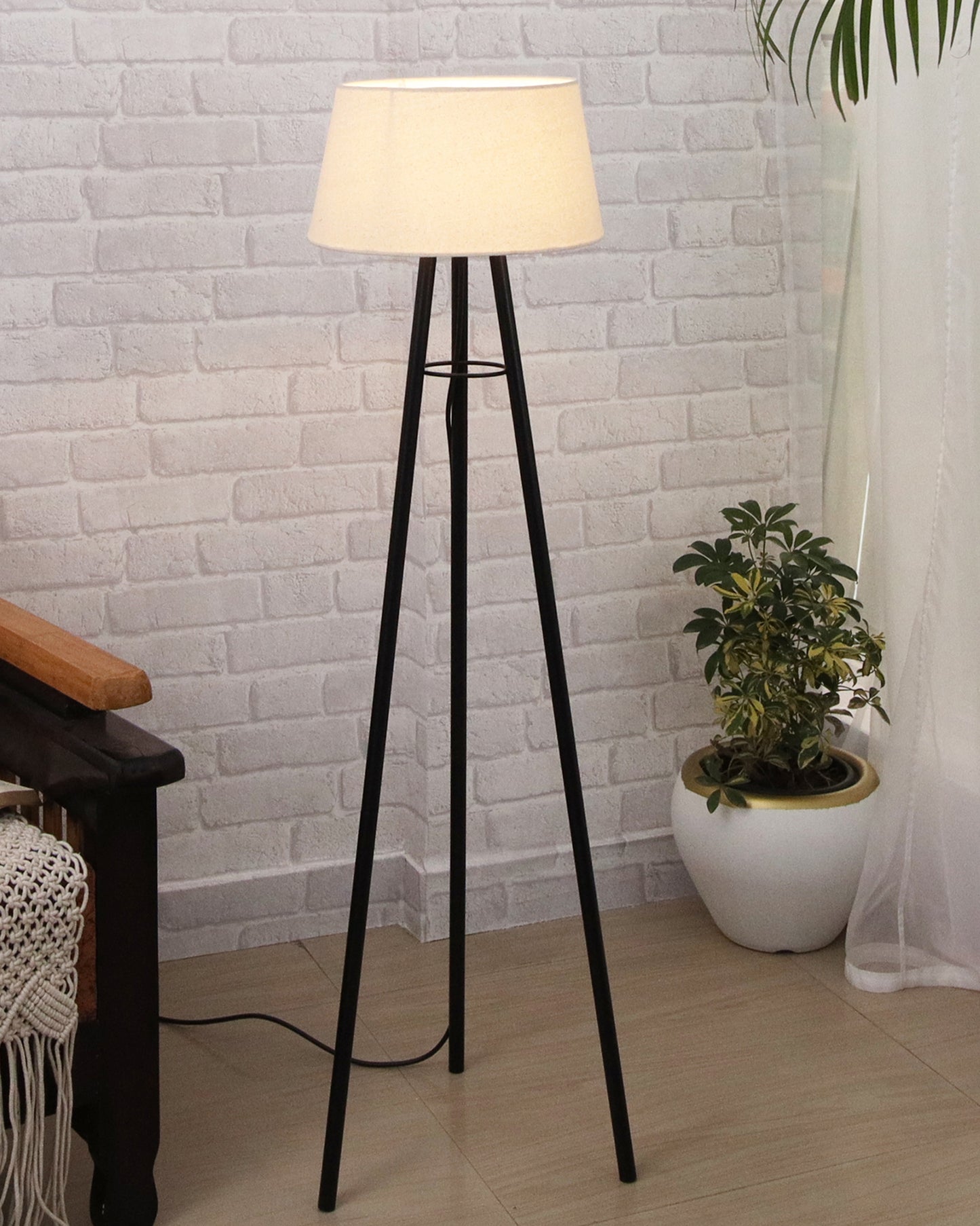 Mid Century Metal Tripod Floor Lamp,Contemporary Minimalist Standing Floor Light with Iron Legs,E27 Lamp Base,Modern Design Standing Light for Living Room,Study Room and Bedroom, Tripod