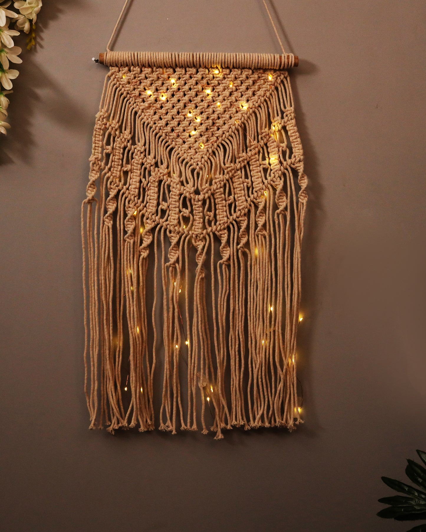 Macrame Wall Hanging Tapestry Tassel Home Decor Bohemian Handmade Chic Cotton Rope,Living Room, Balcony, Office, Housewarming, Garden, Single with String Light