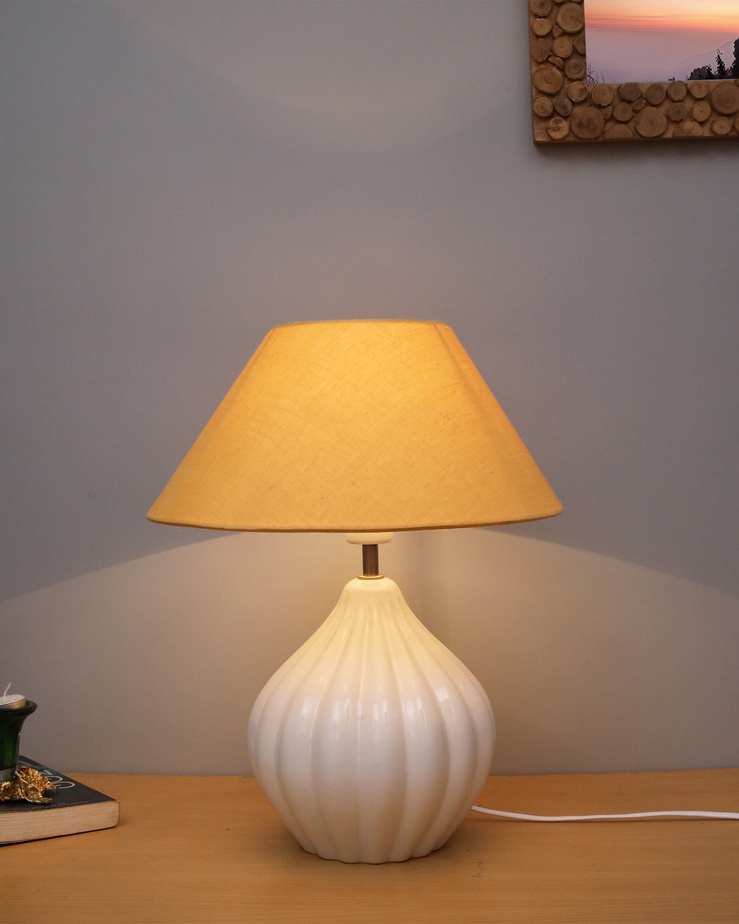 Home Traditional Ribbed Strip Pattern Ceramic Table Lamp For Living Room Table Desk Lamp With Shade