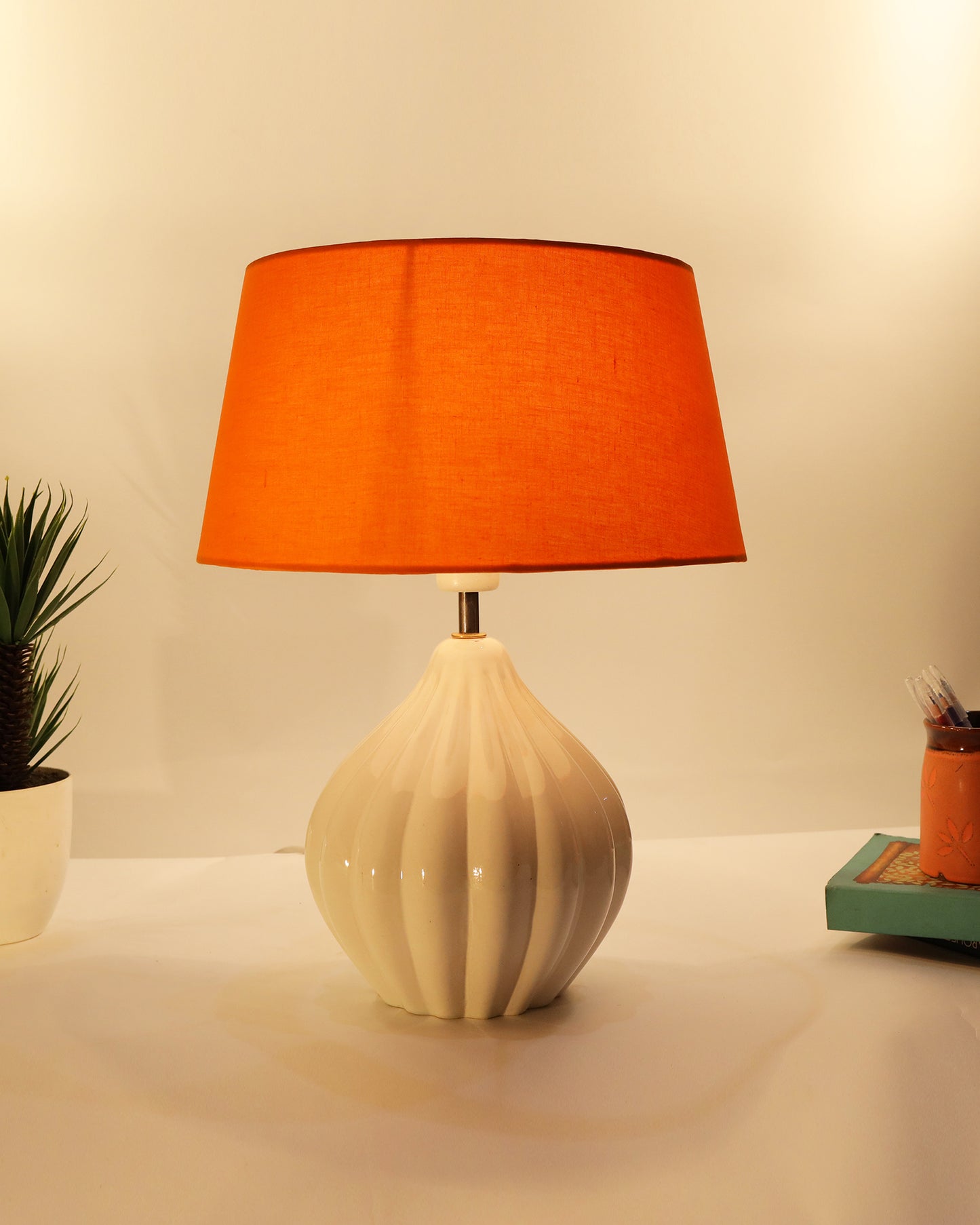Home Traditional Ribbed Strip Pattern Ceramic Table Lamp For Living Room Table Desk Lamp With Shade