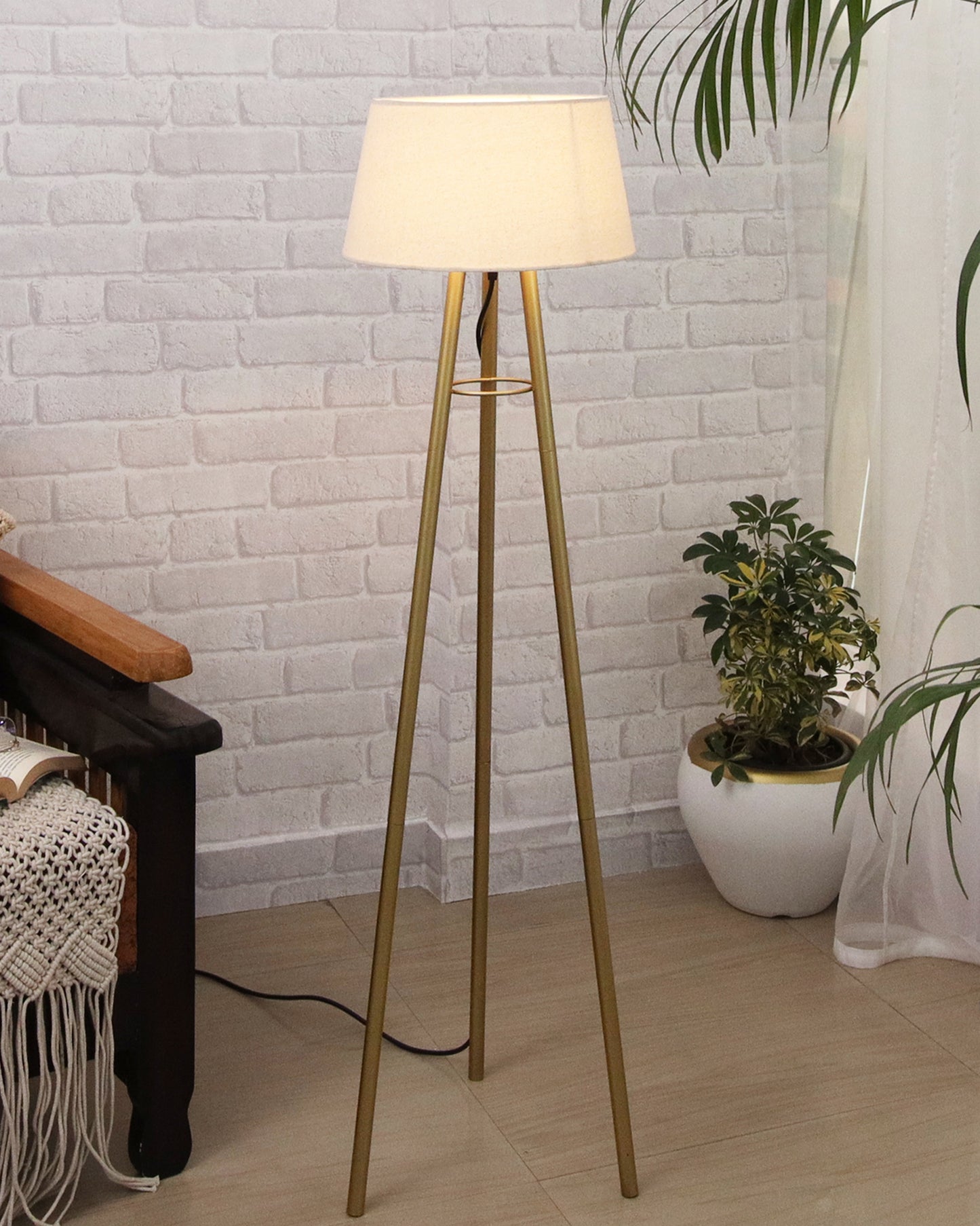 Mid Century Metal Tripod Floor Lamp,Contemporary Minimalist Standing Floor Light with Iron Legs,E27 Lamp Base,Modern Design Standing Light for Living Room,Study Room Antique Gold, Tripod