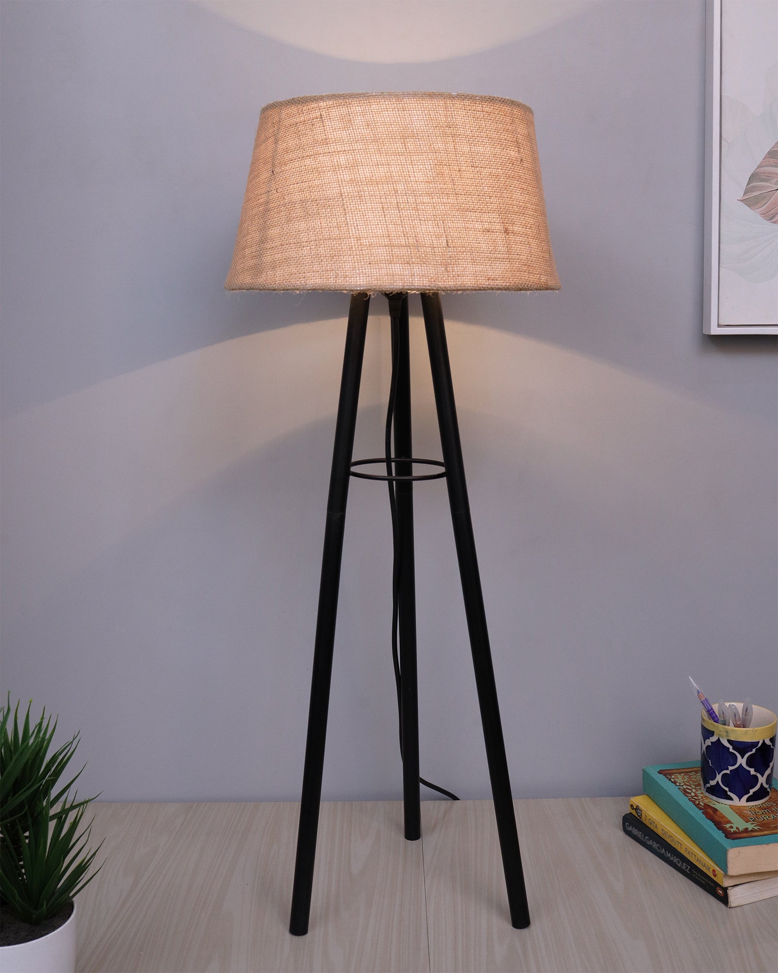 Mid Century Metal Tripod Table Lamp With jute Shade,Contemporary Minimalist Standing Floor, Table Light with Iron Legs,E27 Lamp Base,Modern Design