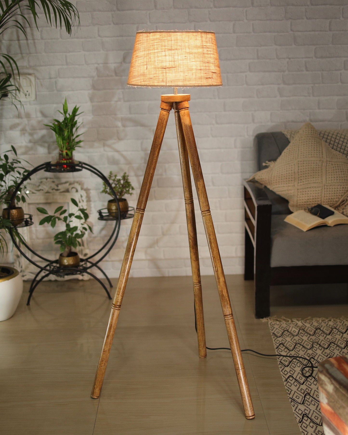 Wood Tripod Floor Lamp, Mid Century Standing Lamp, E27 Lamp Base, With shade Modern Design Floor Reading Lamp for Living Room Bedroom, Study Room and Office