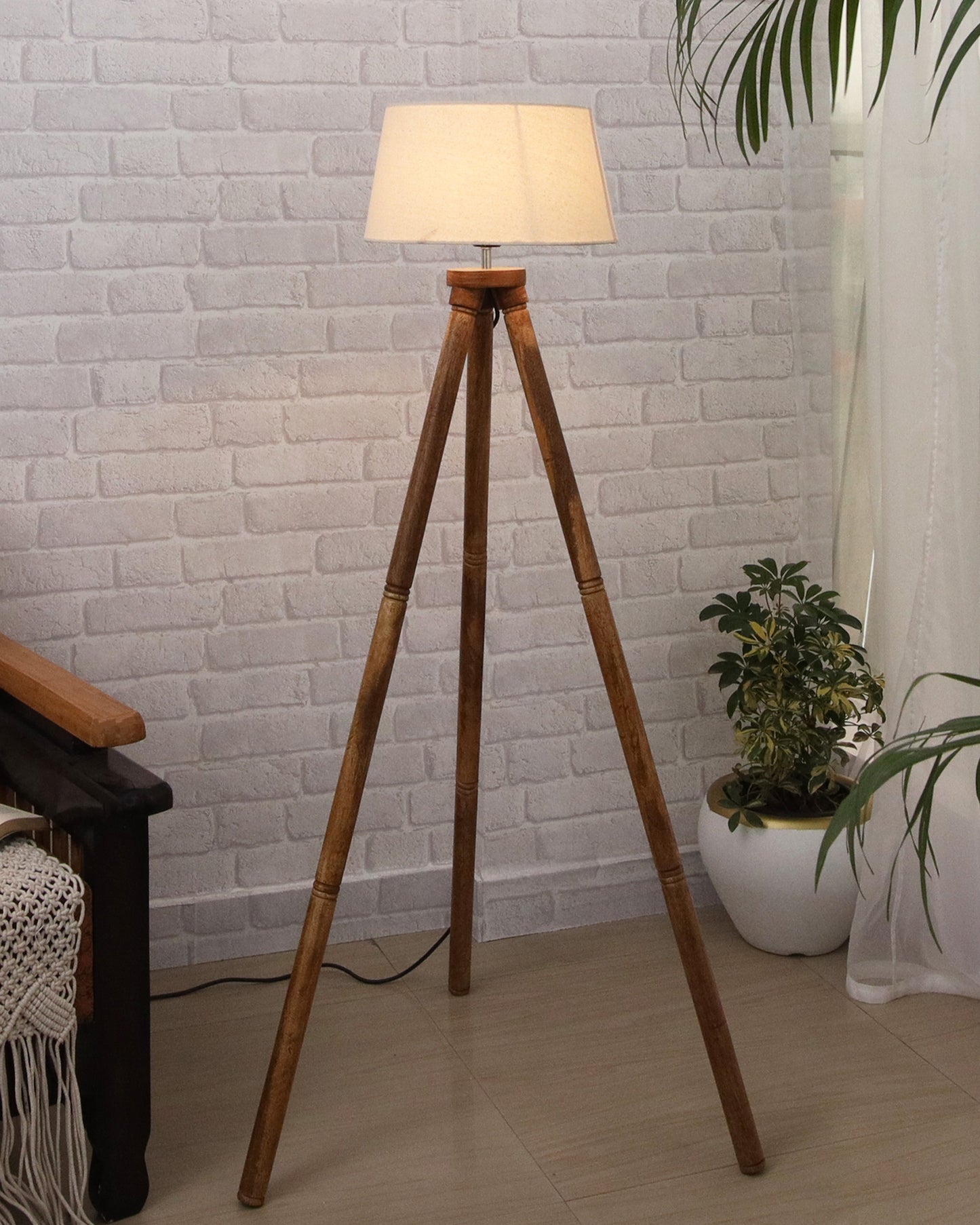 Wood Tripod Floor Lamp, Mid Century Standing Lamp, E27 Lamp Base, With shade Modern Design Floor Reading Lamp for Living Room Bedroom, Study Room and Office
