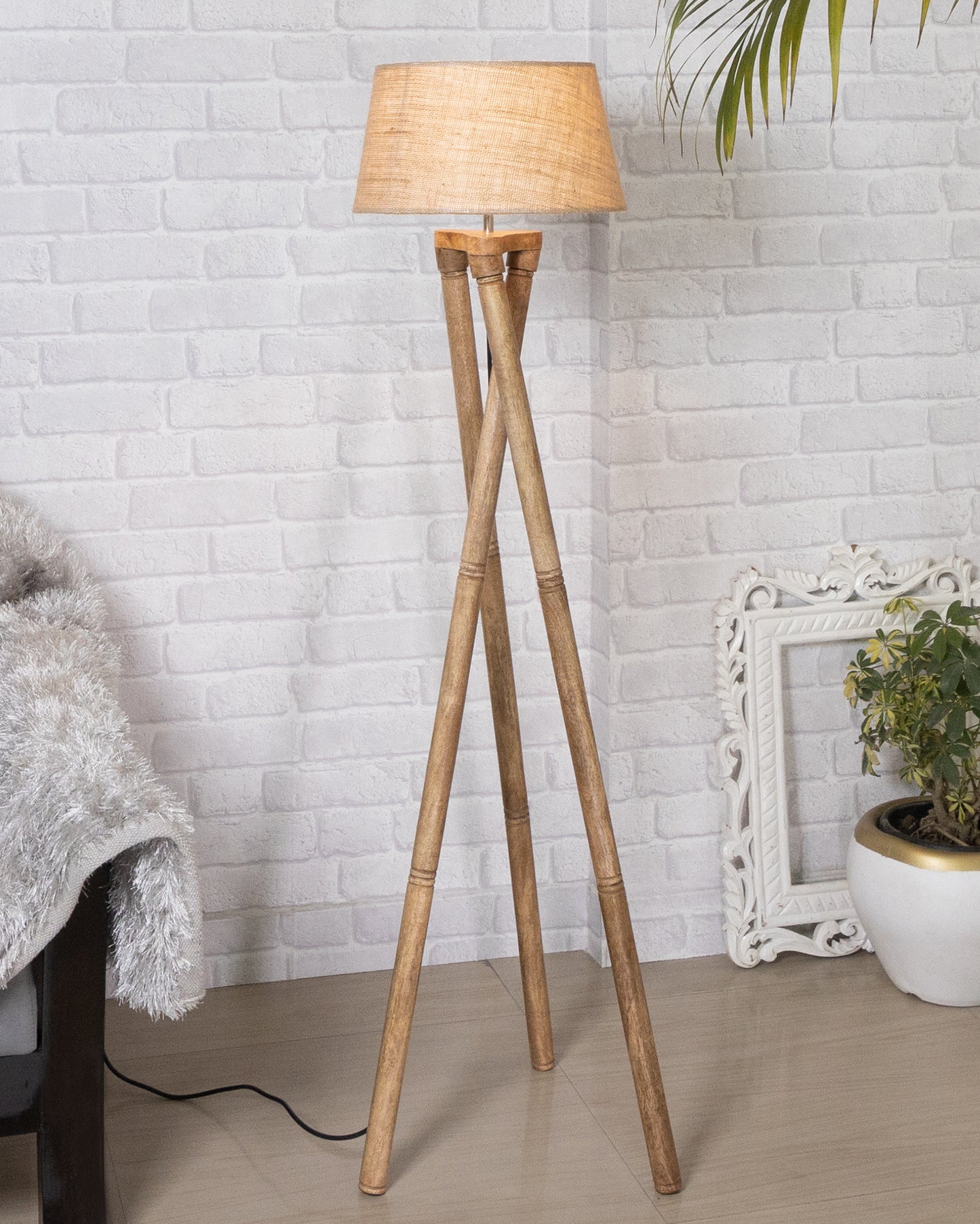 Cross-leg Wood Tripod Floor Lamp, Mid Century Standing Lamp, E27 Lamp Base, With Shade Modern Design Floor Reading Lamp for Living Room Bedroom, Study Room and Office