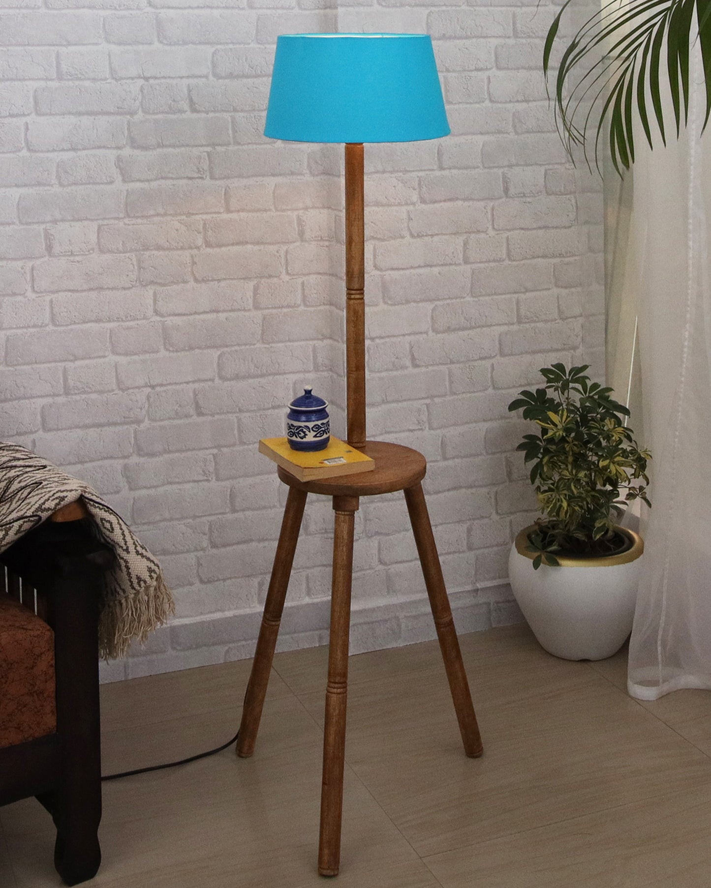Table,Tripod Wooden Floor Lamp, Mid Century Standing Lamp, E27 Lamp Base, With Shade Modern Design Floor Reading Lamp for Living Room Bedroom, Study Room and Office