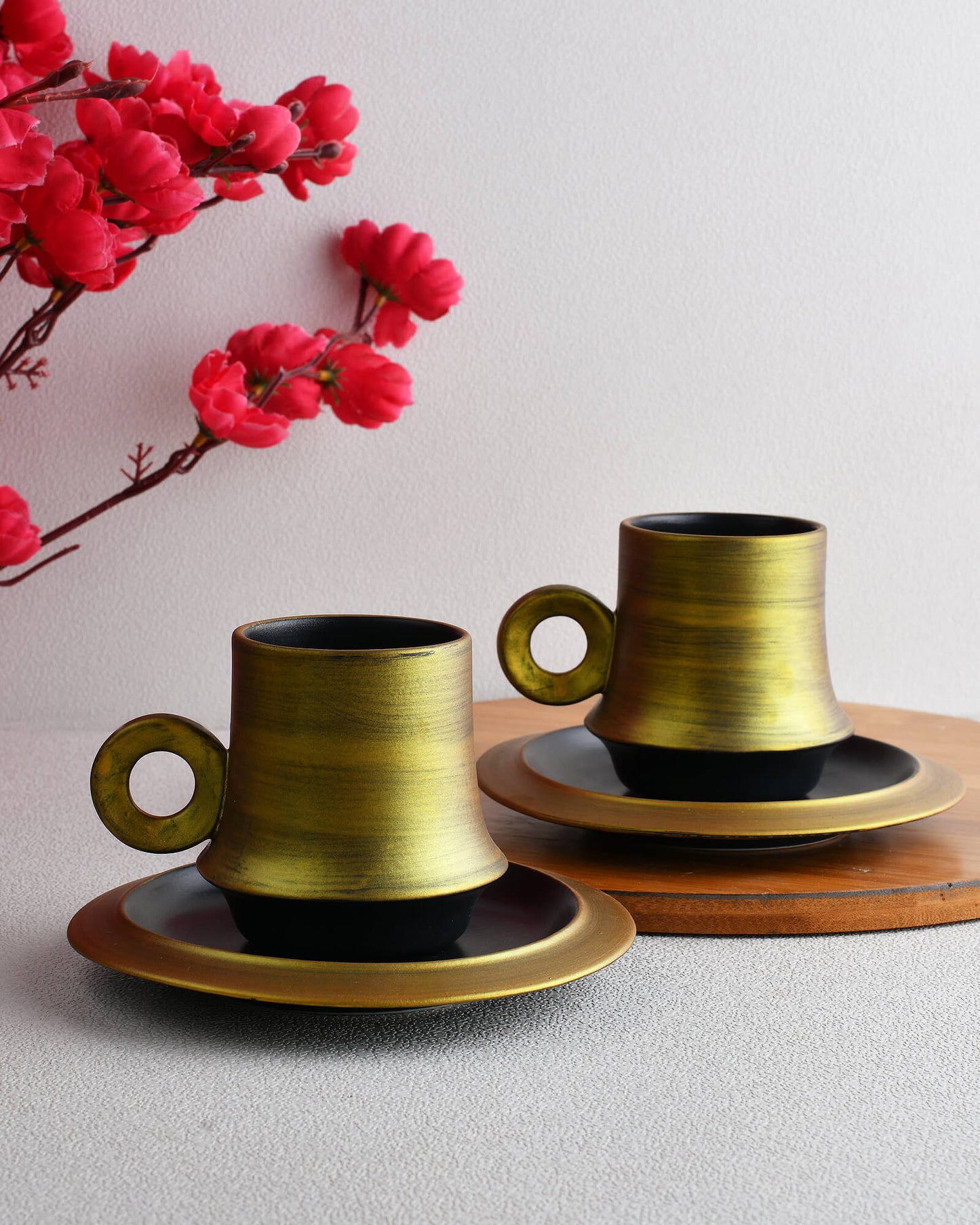 Kama Porcelain Golden Black Saucer Mug, set of 2