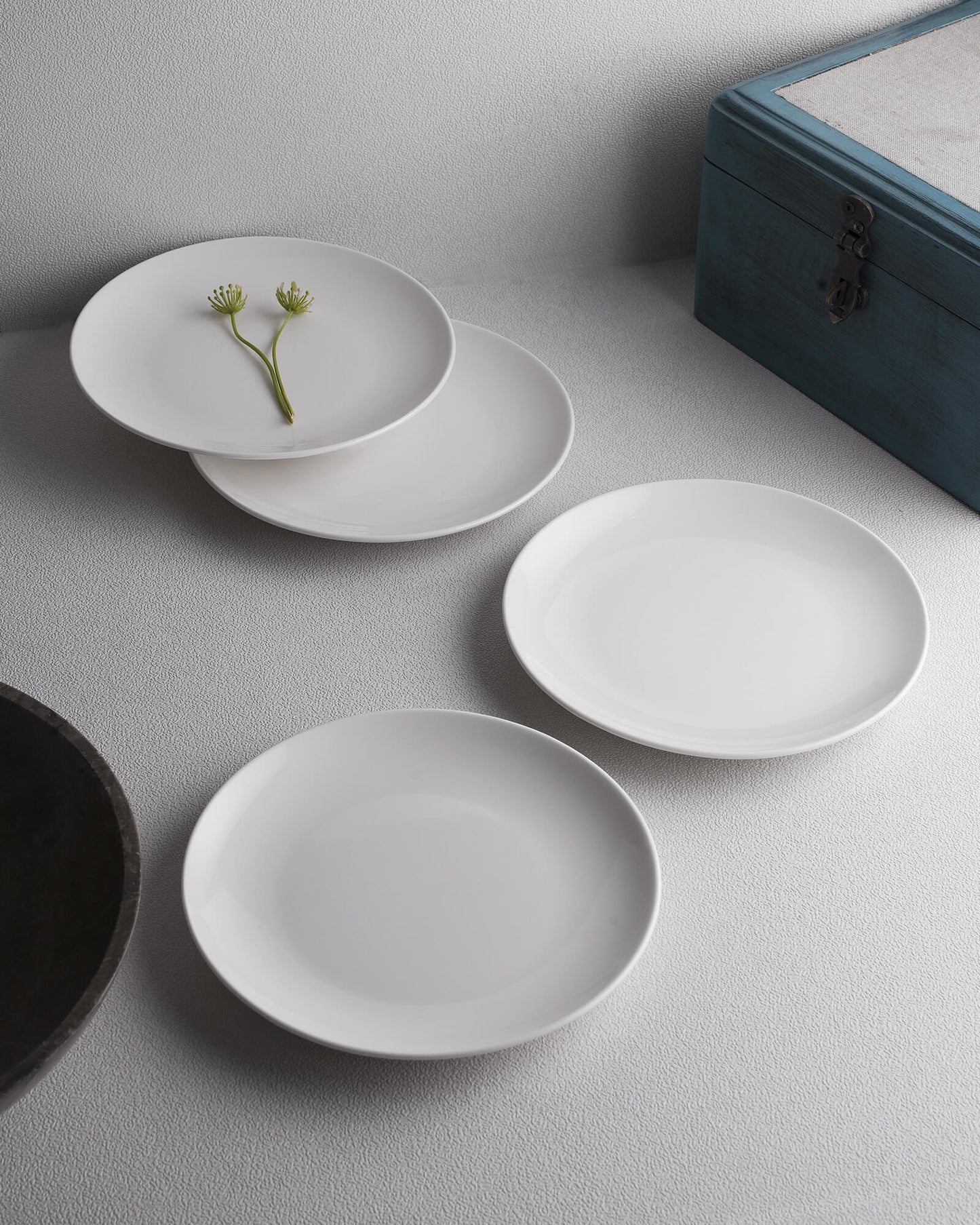Fine Porcelain Classic White Urmi Quater Plate