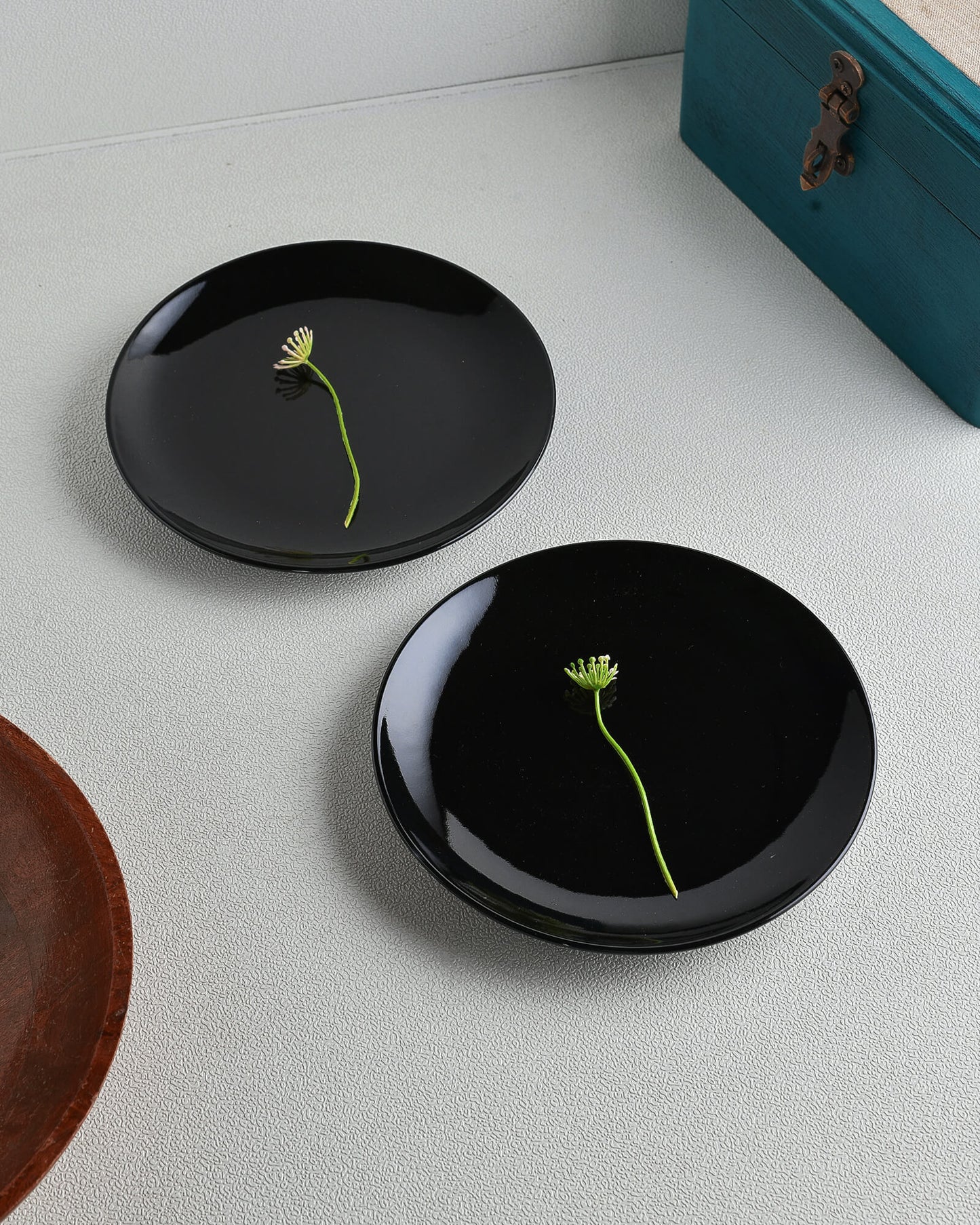 Fine Porcelain Glossy Black Urmi Quater Plate