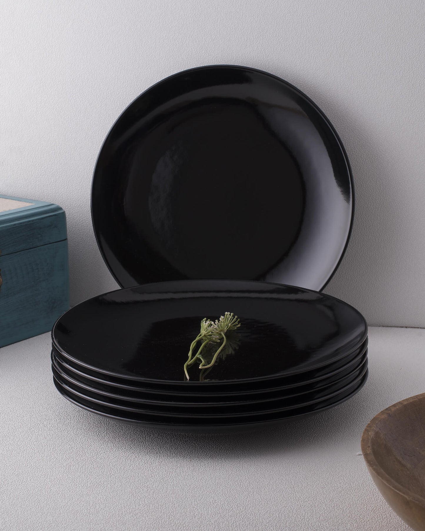 Fine Porcelain Glossy Black Prime Dinner Set