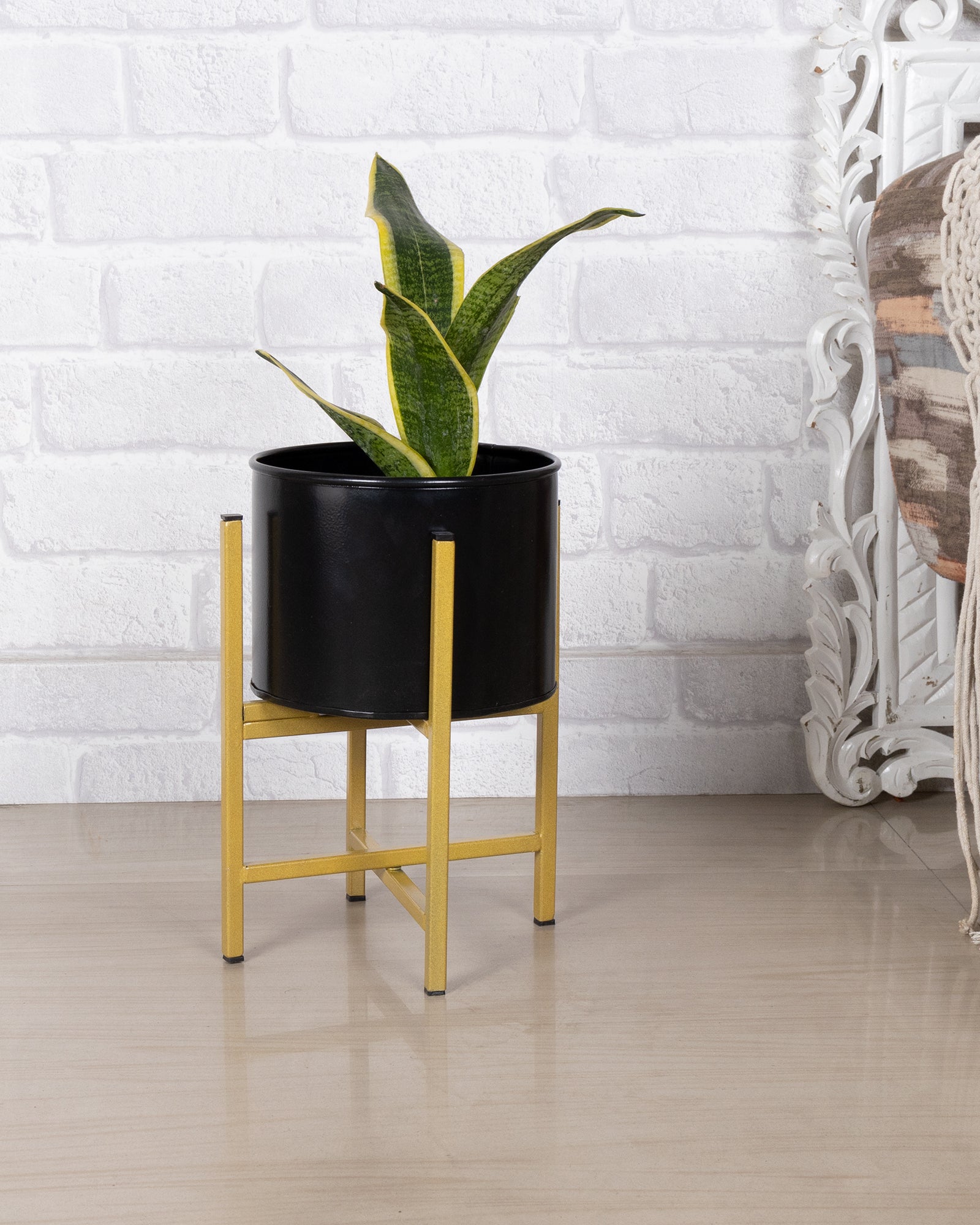 black and gold plant pot stand 11" Mid Century Golden Modern Medium Planter with Stand, with Black Po