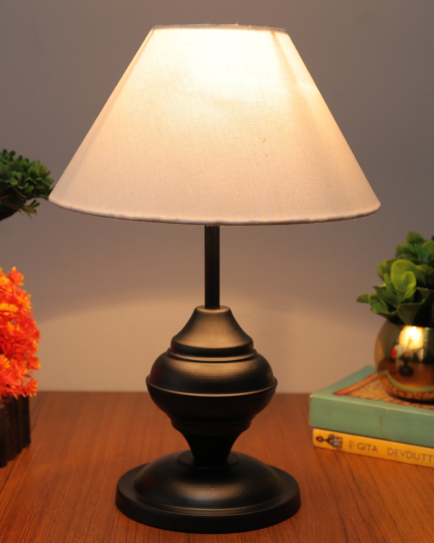 Black Metal Urn Table Lamp with Fabric Shade, B22 holder Nightstand Lamp