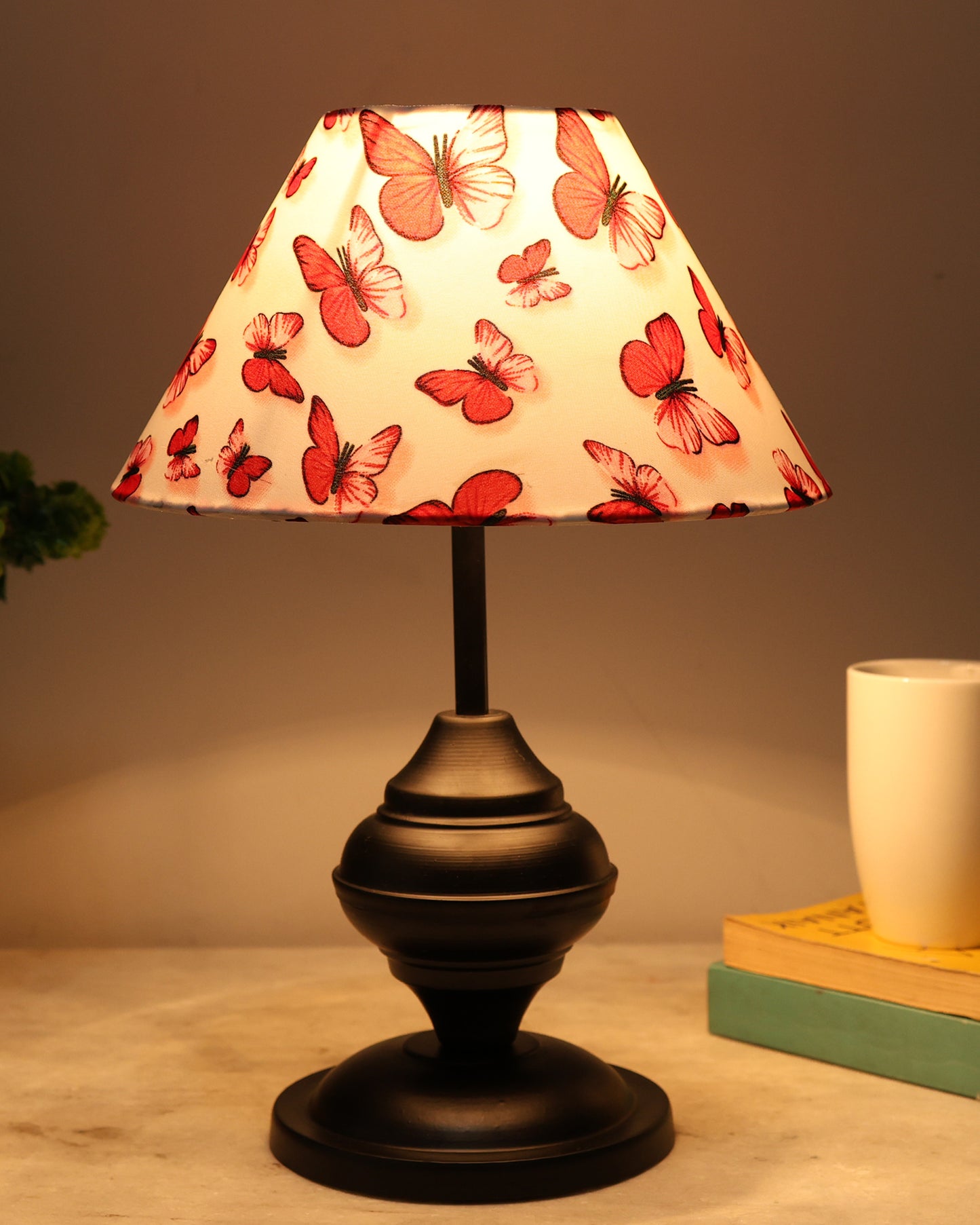 Black Metal Urn Table Lamp with Fabric Shade, B22 holder Nightstand Lamp