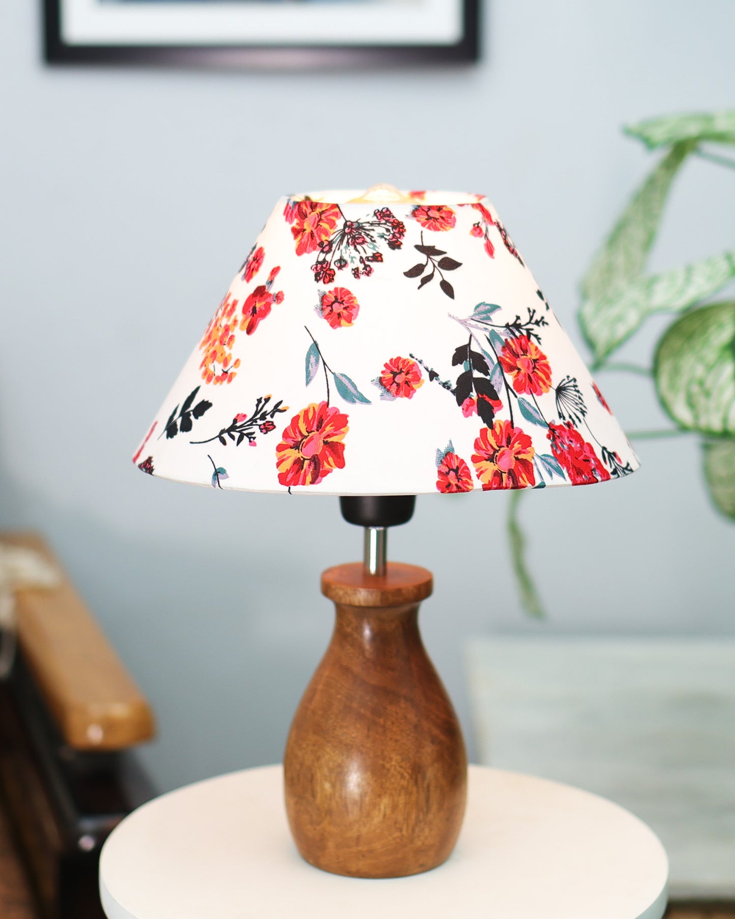 Dovel Pot Modern Table Lamp, Wooden Base Modern Fabric Lampshade for Home Office Cafe Restaurant, Dovel Pot