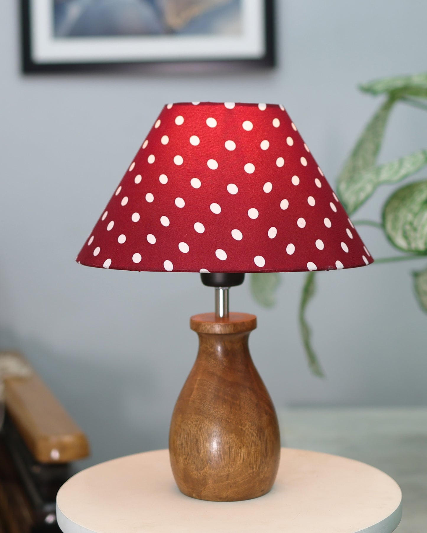 Dovel Pot Modern Table Lamp, Wooden Base Modern Fabric Lampshade for Home Office Cafe Restaurant, Dovel Pot