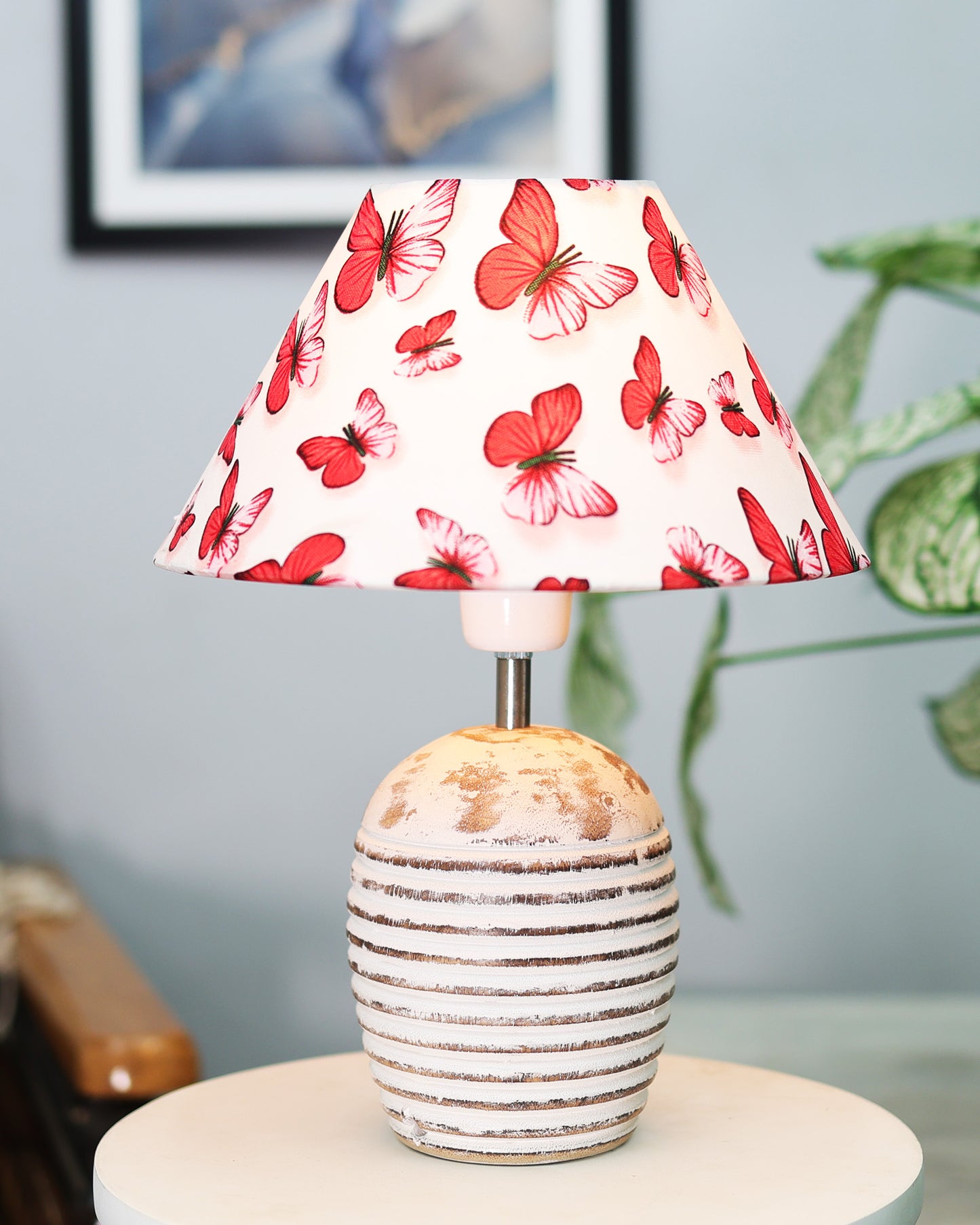Ribbed Basket Table Lamp, Wooden Base Modern Fabric Lampshade for Home Office Cafe Restaurant