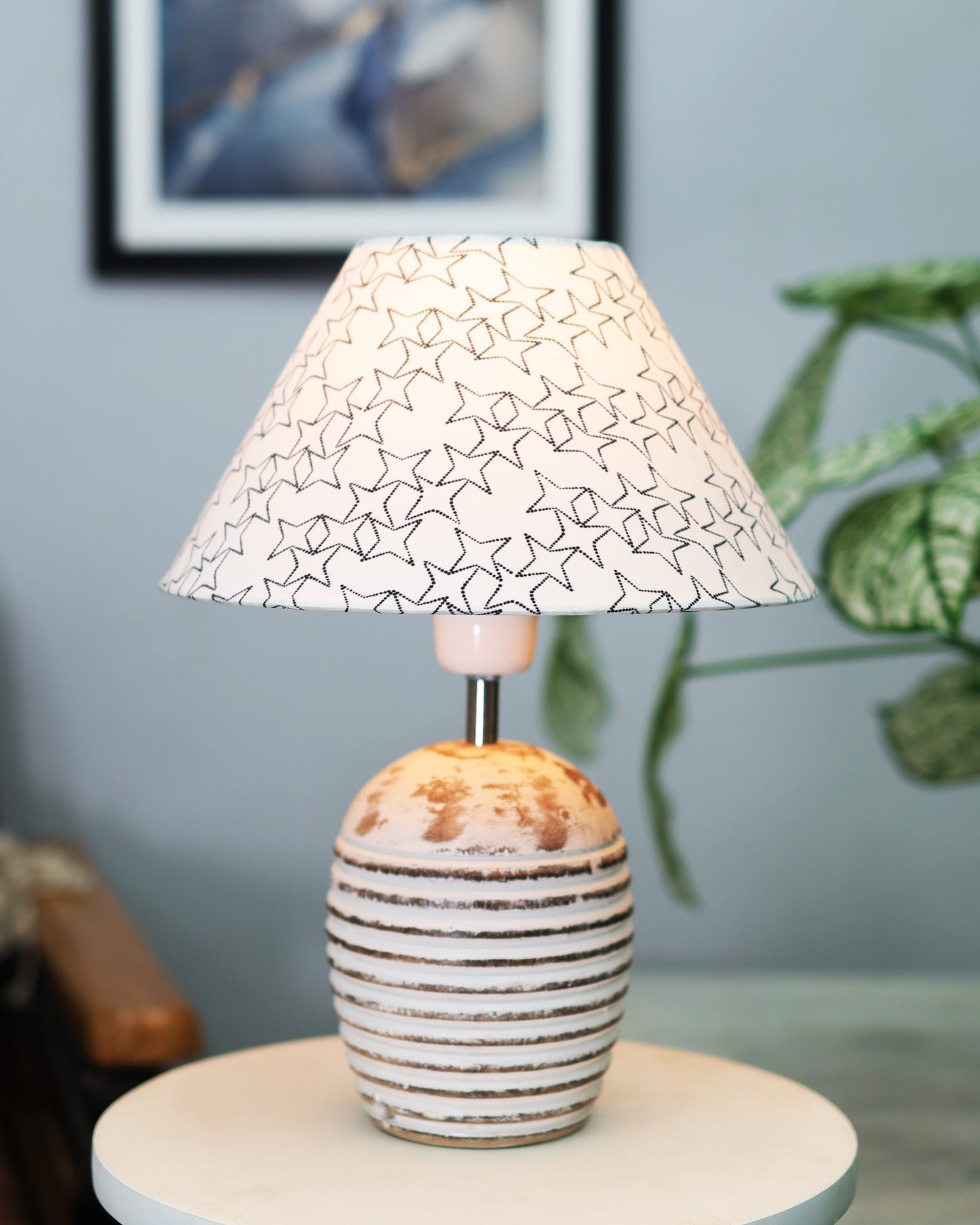 Ribbed Basket Table Lamp, Wooden Base Modern Fabric Lampshade for Home Office Cafe Restaurant