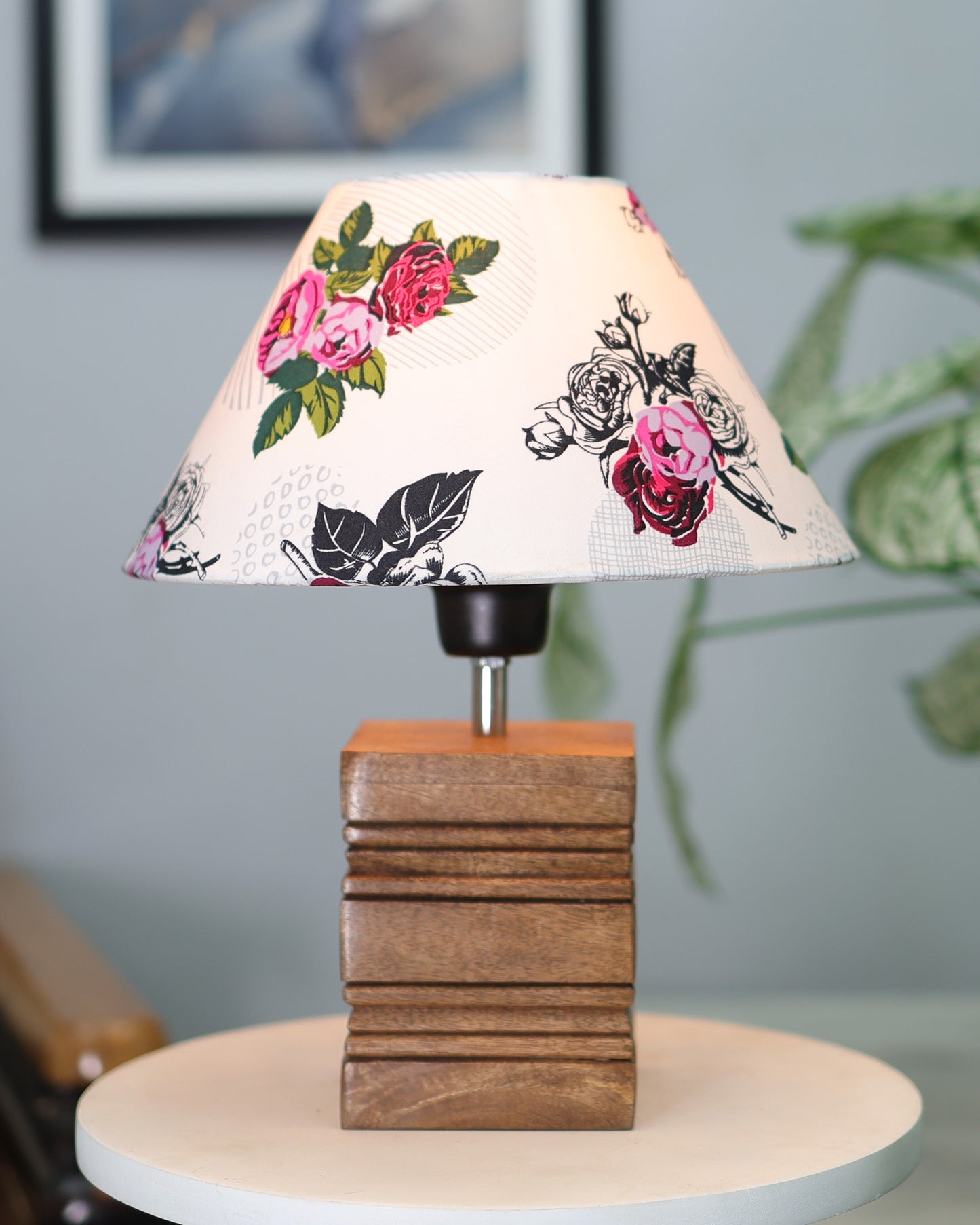 Ribbed Cube Table Lamp, Wooden Base Modern Fabric Lampshade for Home Office Cafe Restaurant, Cone