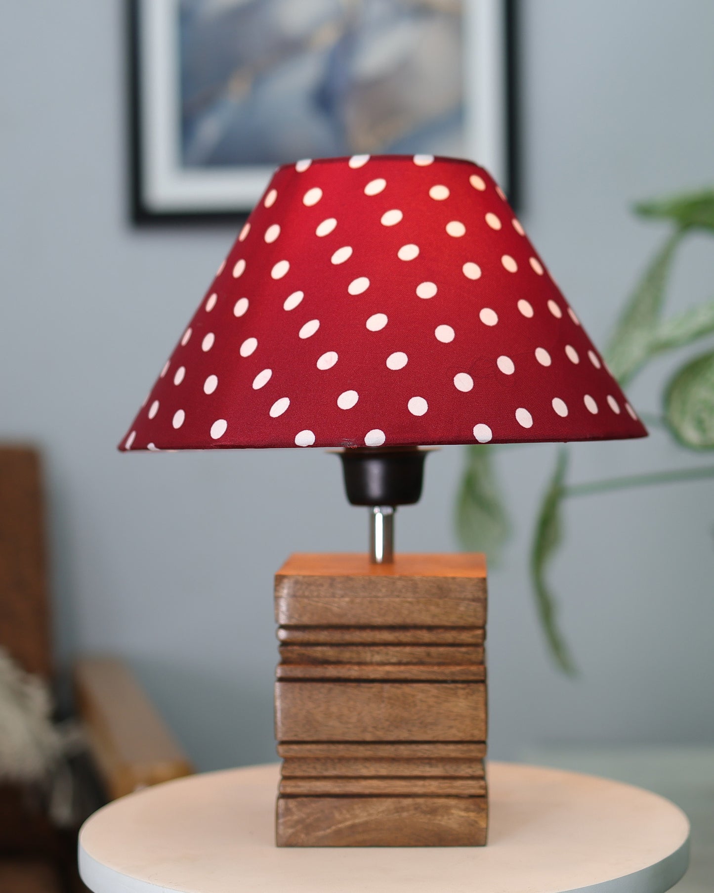 Ribbed Cube Table Lamp, Wooden Base Modern Fabric Lampshade for Home Office Cafe Restaurant, Cone