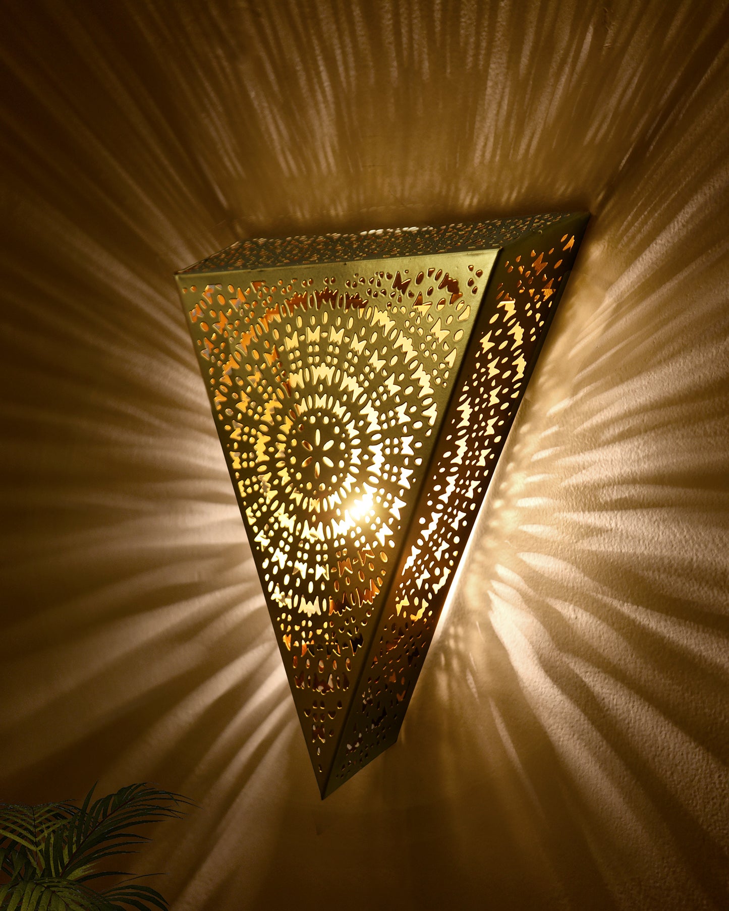 Turkish Moroccan Wall Sconce Lamp, Vintage Hand Carved Metal Wall Light, Wall Mounted Porch Light, Brass Finish for Home,Villa, Kitchen, Restaurant, Triangle
