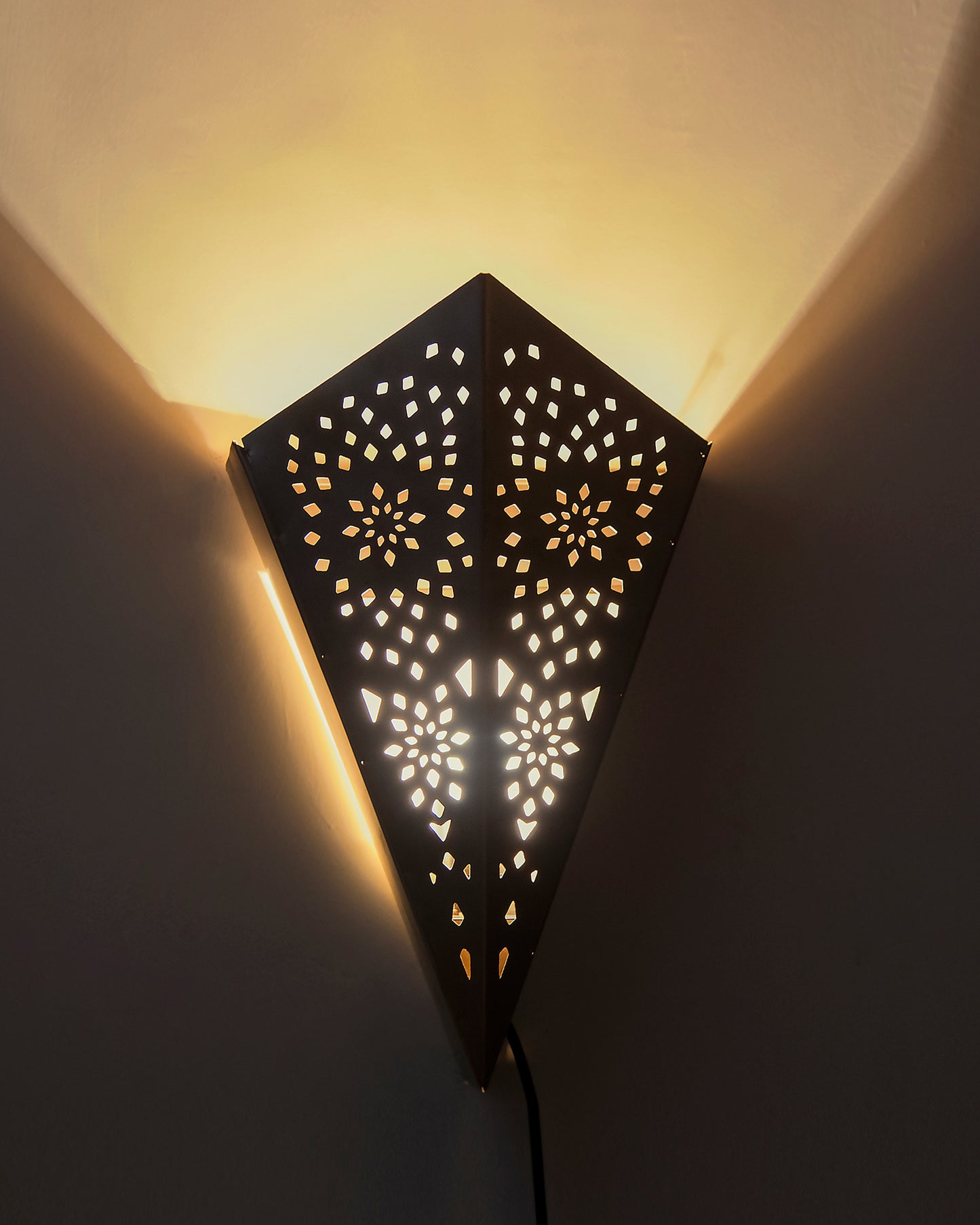 Homesake® Moroccan Metal Wall Sconce – Decorative Ambient Wall Light for Home Decor, Office, Festive Decor