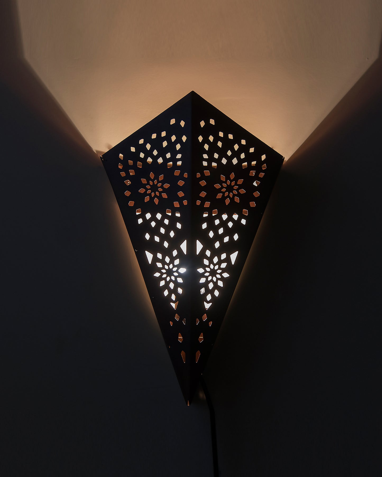 Homesake® Moroccan Metal Wall Sconce – Decorative Ambient Wall Light for Home Decor, Office, Festive Decor