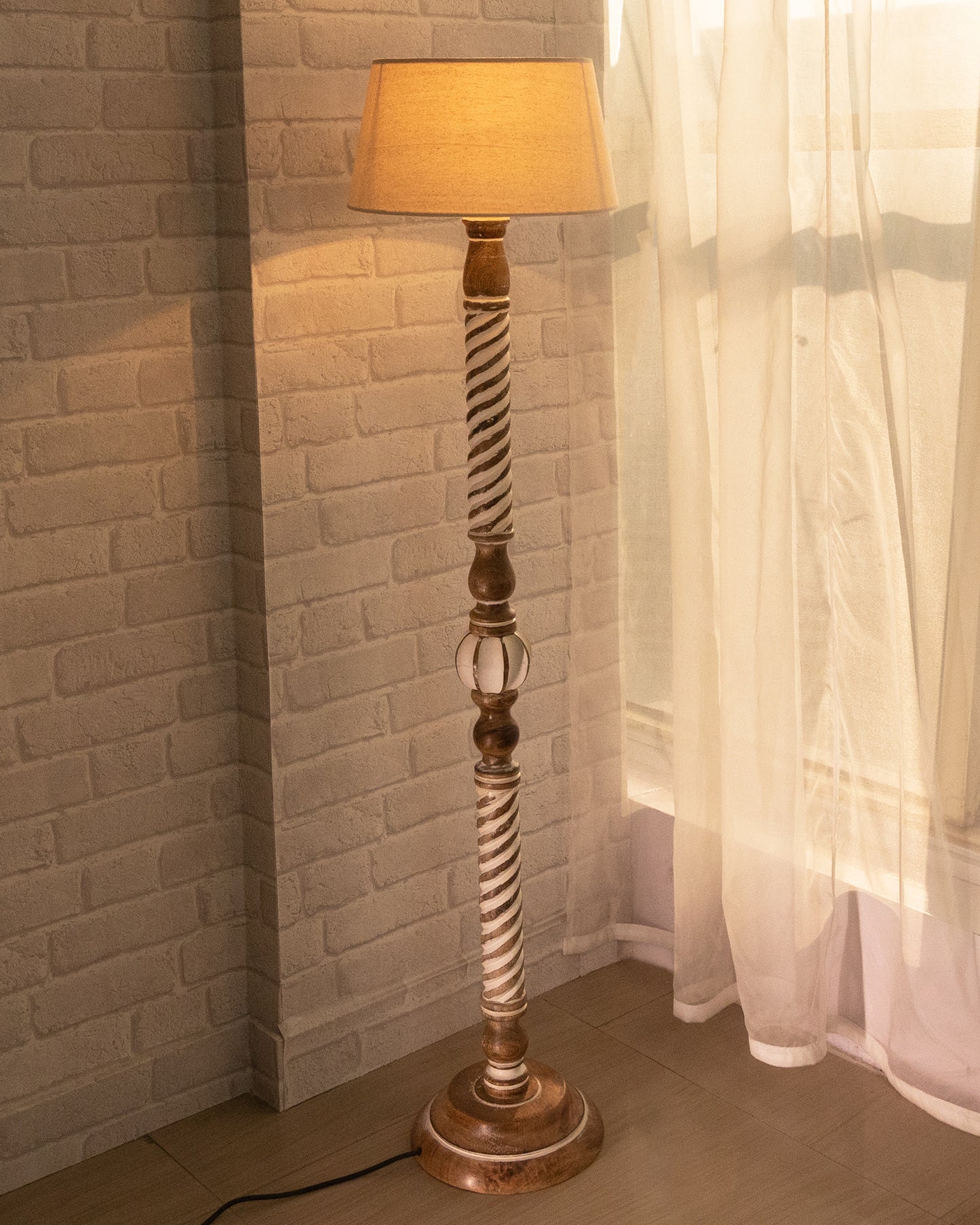 Classic Twister Antique white finish wooden floor lamp
