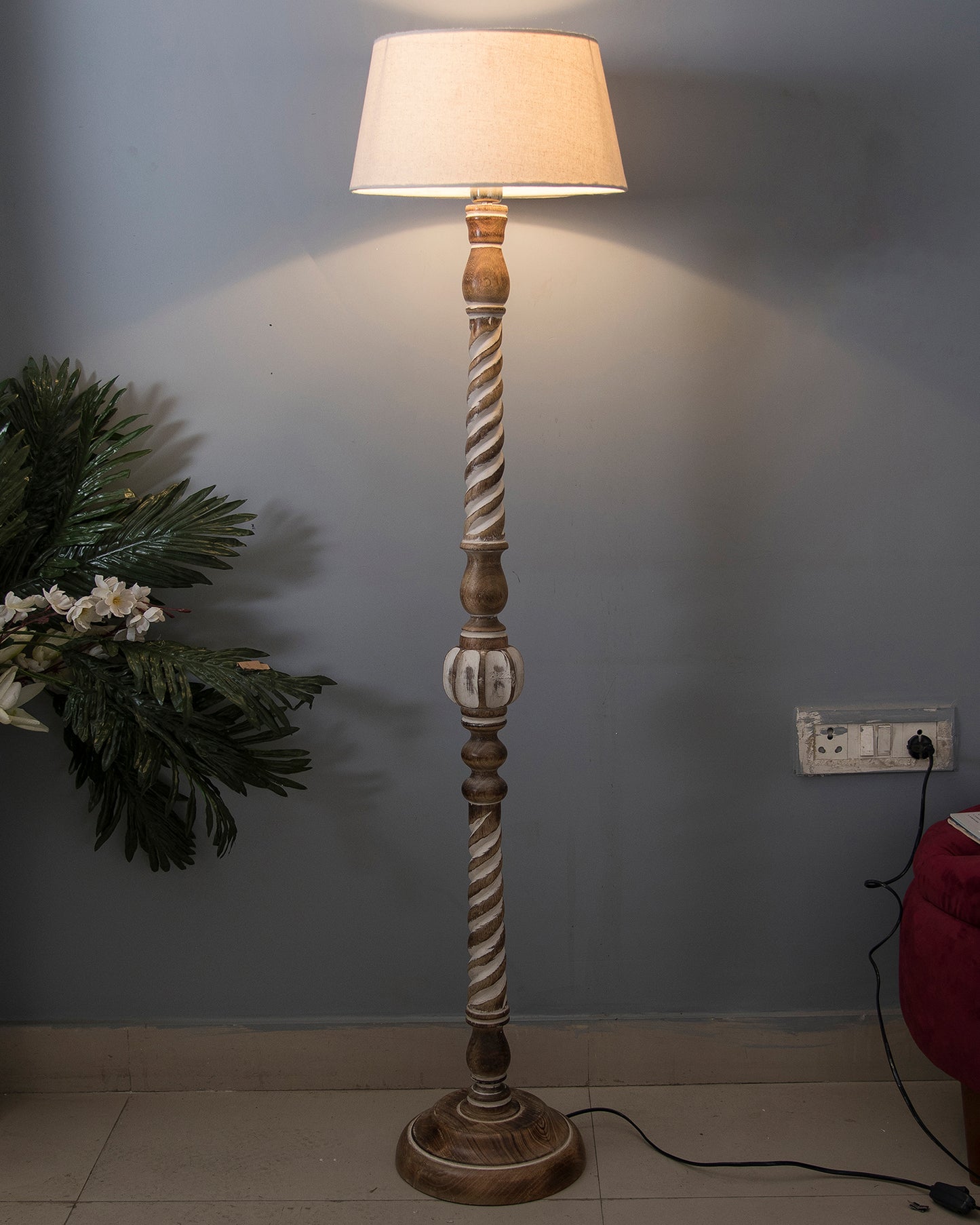 Classic Twister Antique white finish wooden floor lamp