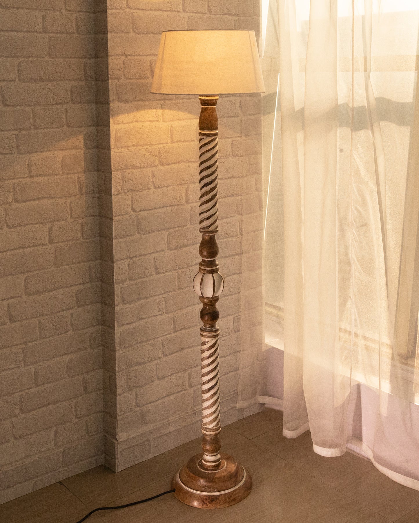 Classic Twister Antique white finish wooden floor lamp