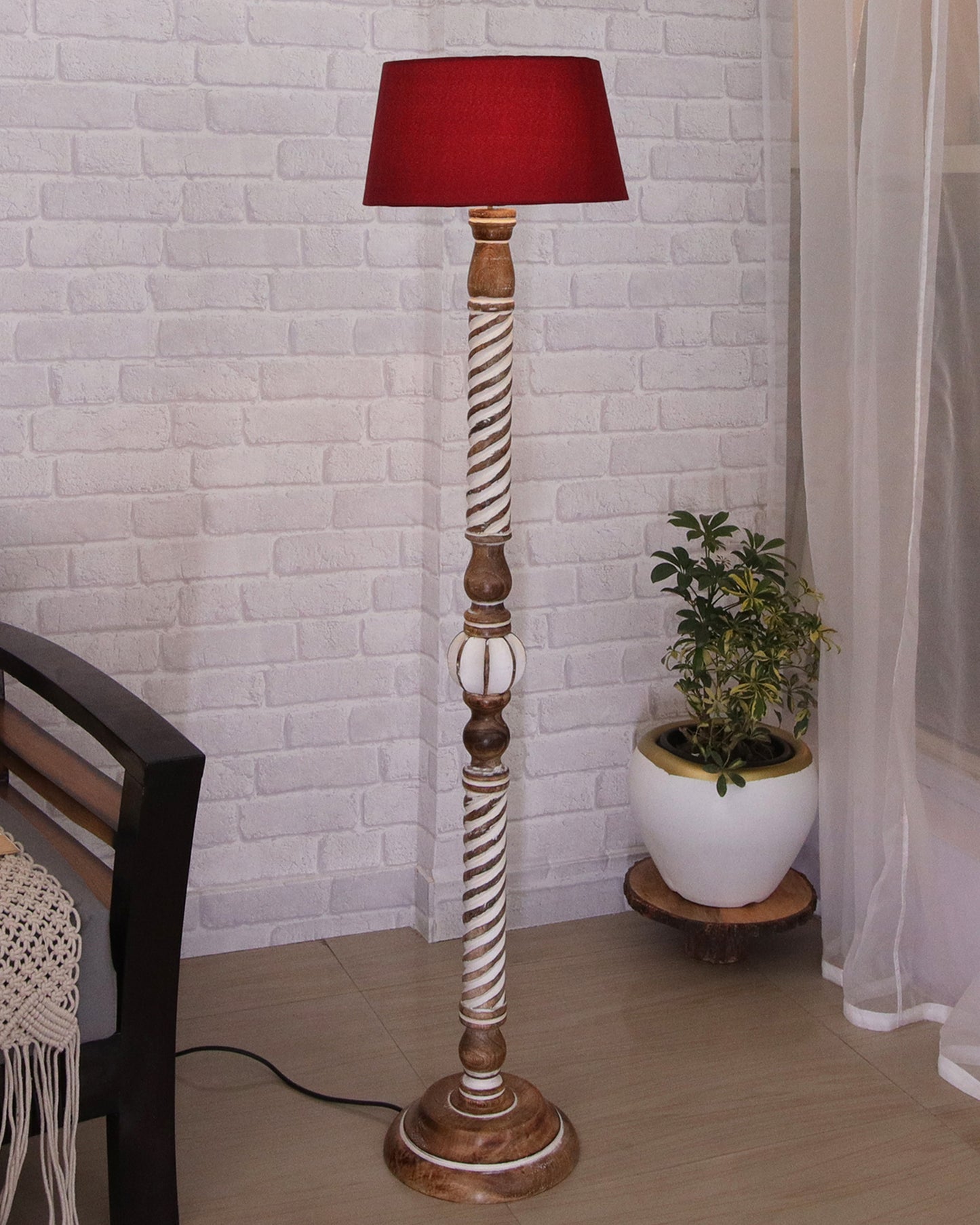 Classic Twister Antique white finish wooden floor lamp