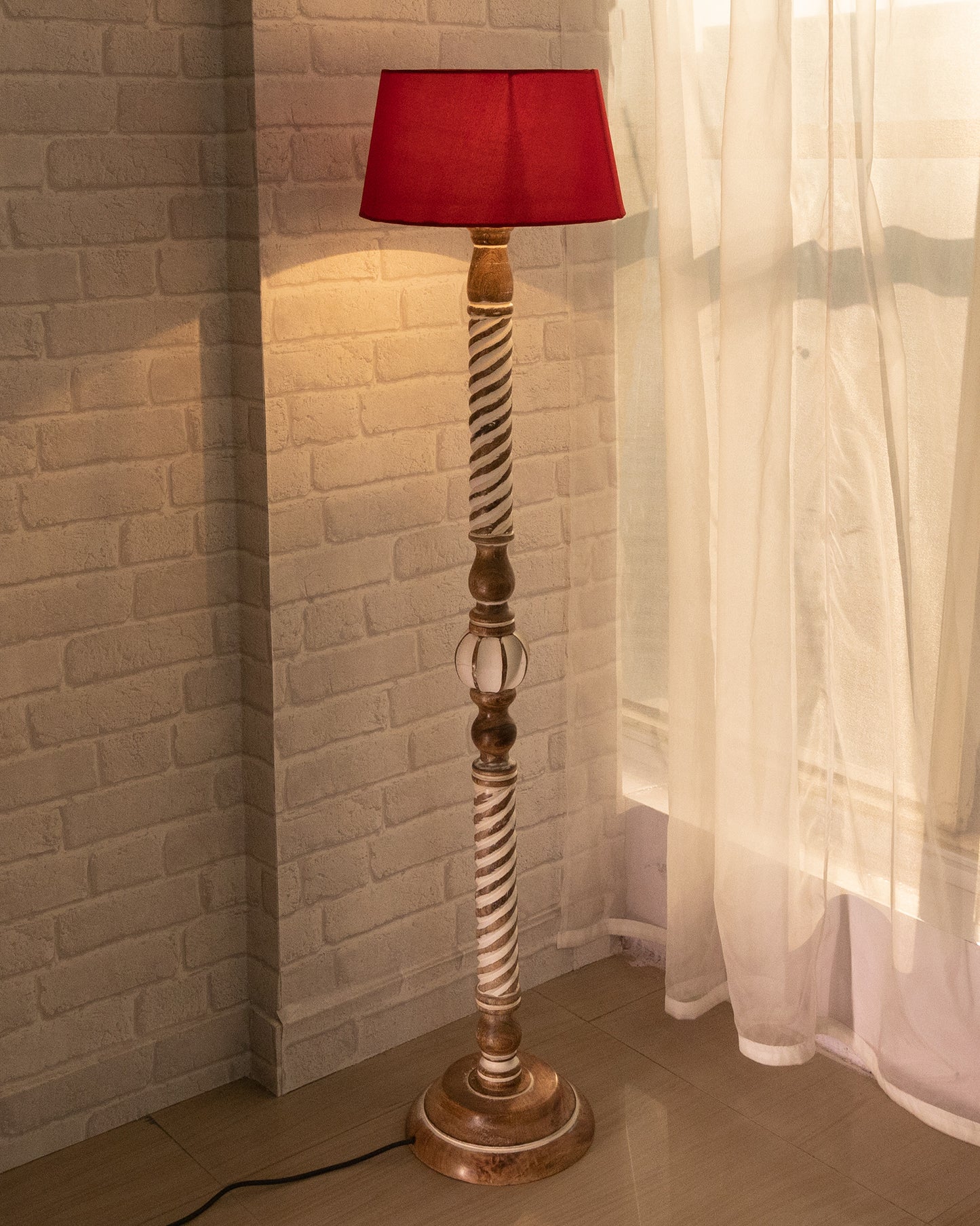Classic Twister Antique white finish wooden floor lamp