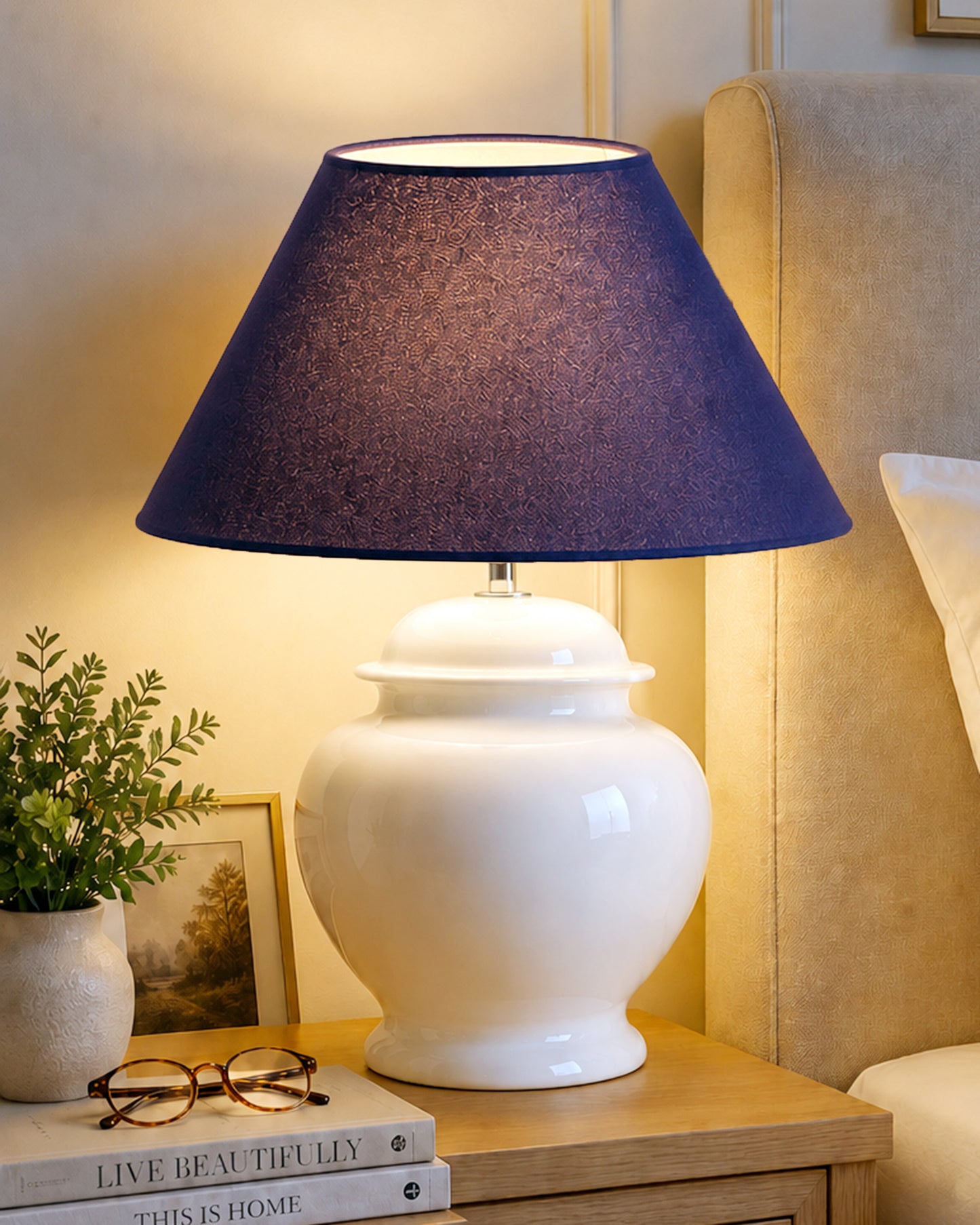 White Glossy Ceramic Pot Shaped Base Table Lamp with White Cone Shade E-27 Bulb