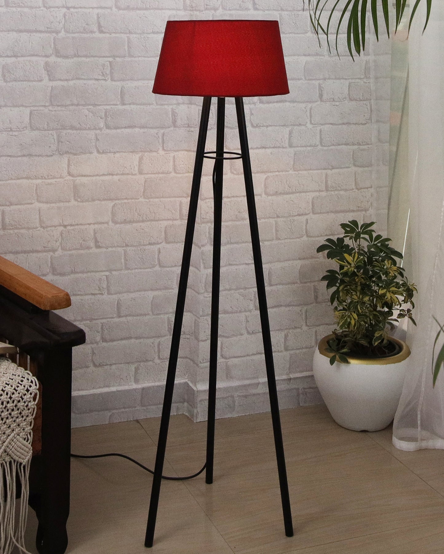 Mid Century Metal Tripod Floor Lamp,Contemporary Minimalist Standing Floor Light with Iron Legs,E27 Lamp Base,Modern Design Standing Light for Living Room,Study Room and Bedroom, Tripod