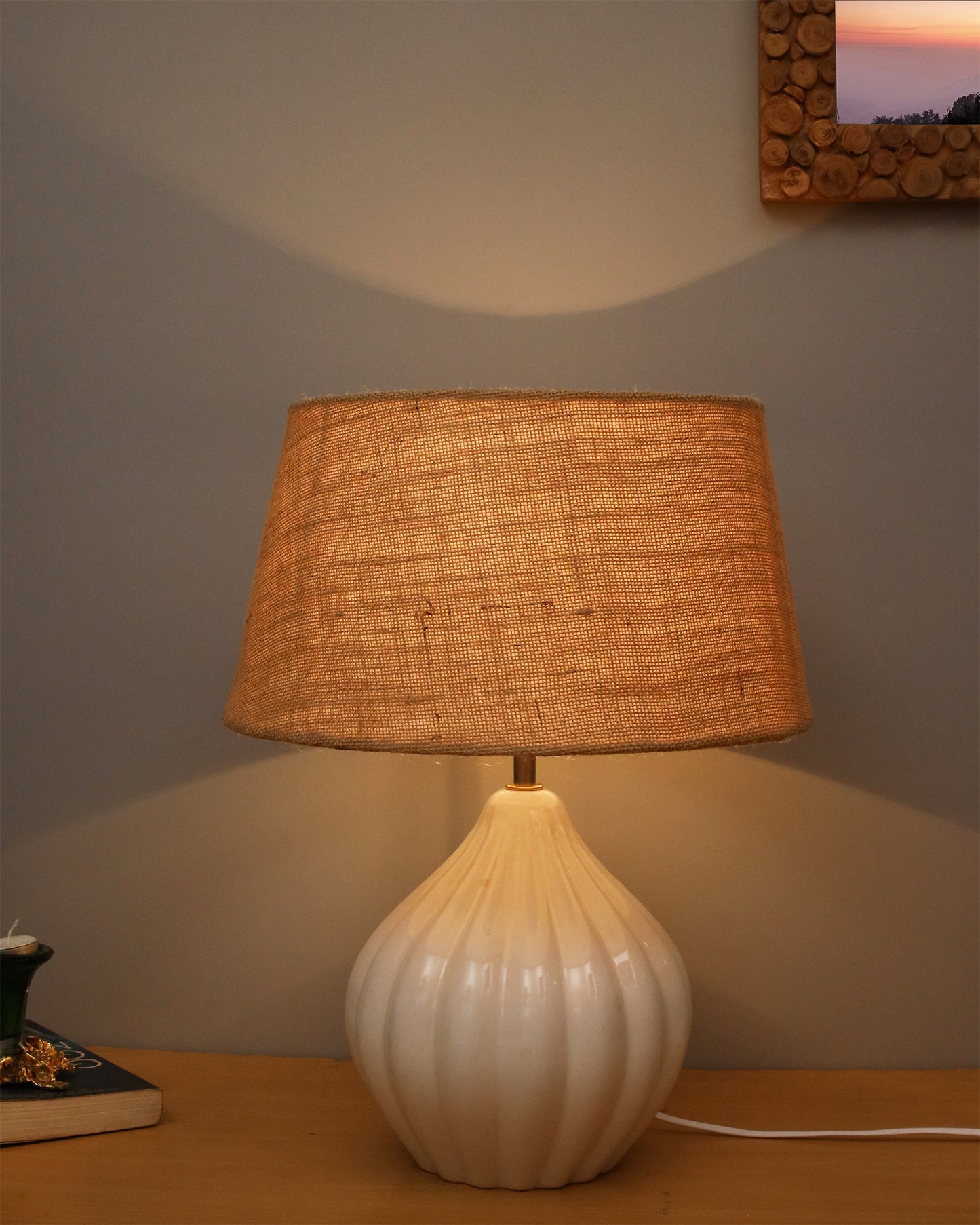 Home Traditional Ribbed Strip Pattern Ceramic Table Lamp For Living Room Table Desk Lamp With Shade