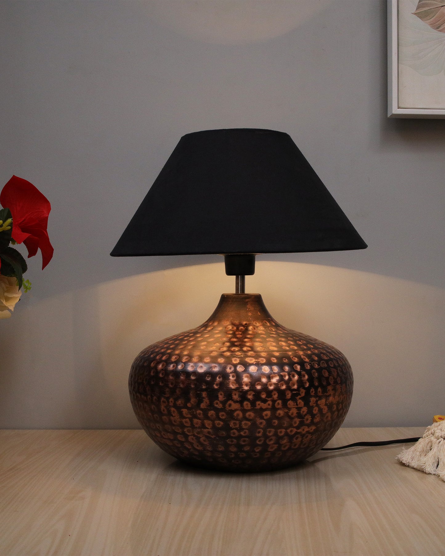 Gourd Metal Antique Hammered Oil-Rubbed Bronze Table Lamp Linen with Jute Shade