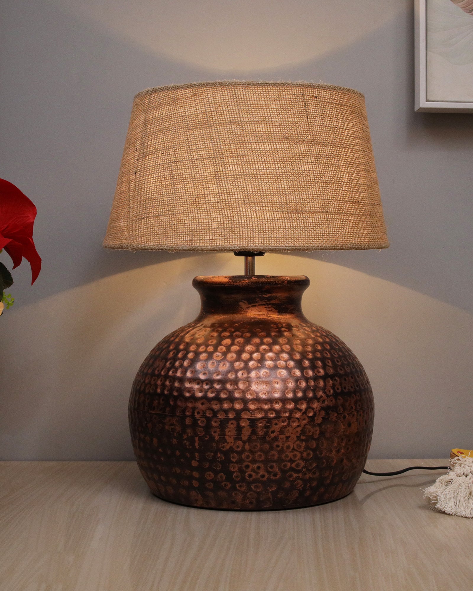 Pot Antique Table Lamp Hammered Oil-Rubbed Bronze Metal Linen Drum Shade for Living Room Family Bedroom