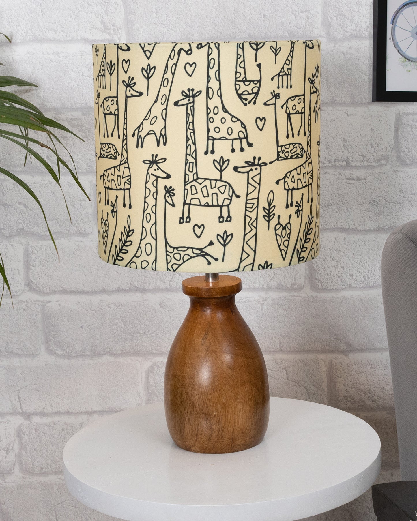 Dovel Pot Modern Table Lamp, Wooden Base Modern Fabric Lampshade for Home Office Cafe Restaurant