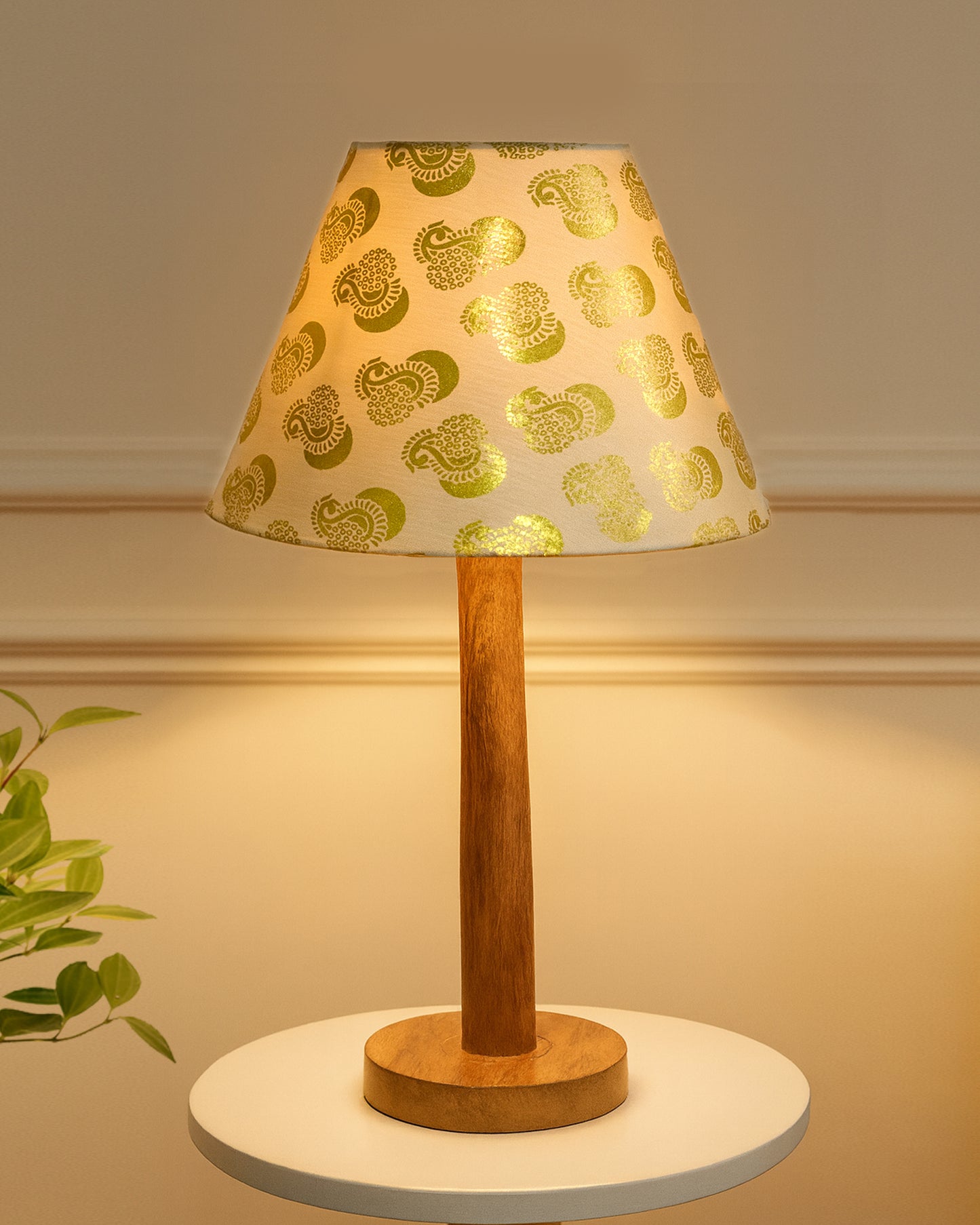 Modern Table Lamp, Wooden Base Modern Fabric Lampshade for Home Office Cafe Restaurant, Nordic Stick