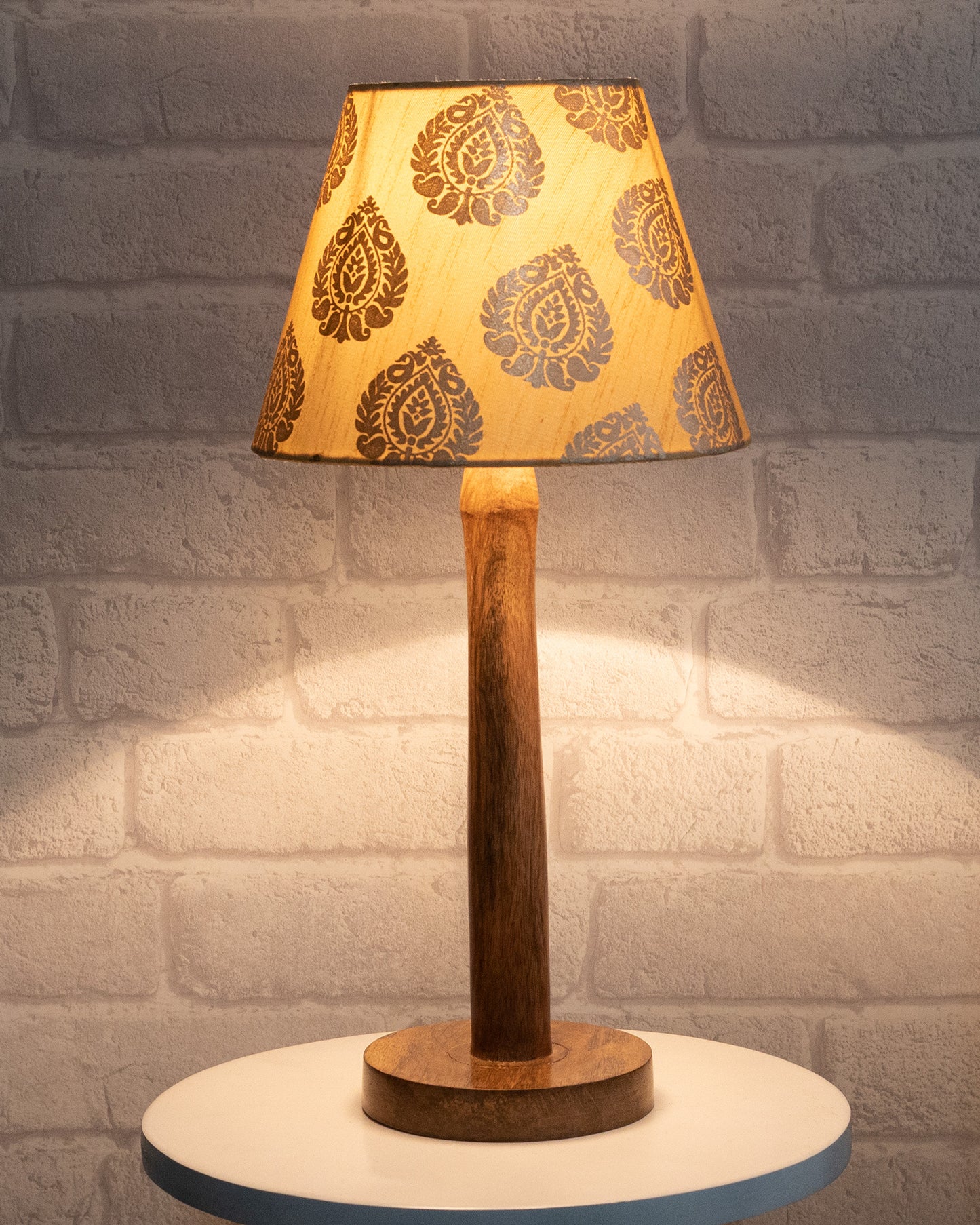 Modern Table Lamp, Wooden Base Modern Fabric Lampshade for Home Office Cafe Restaurant, Nordic Stick