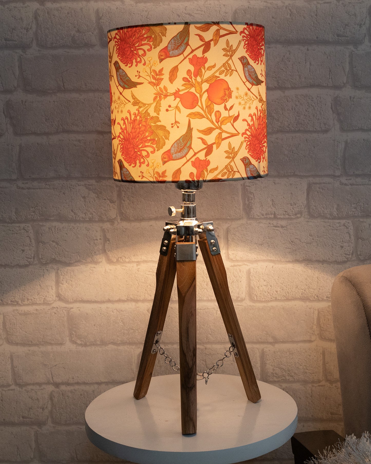 Modern Table Lamp, Wooden Base Modern Fabric Lampshade for Home Office Cafe Restaurant, Tripod
