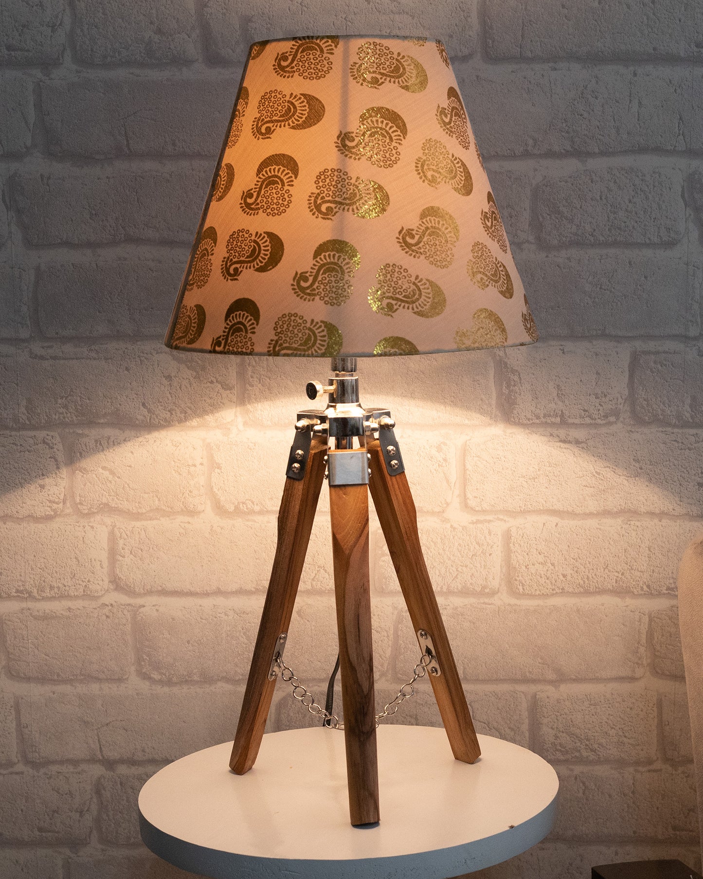 Modern Table Lamp, Wooden Base Modern Fabric Lampshade for Home Office Cafe Restaurant, Tripod
