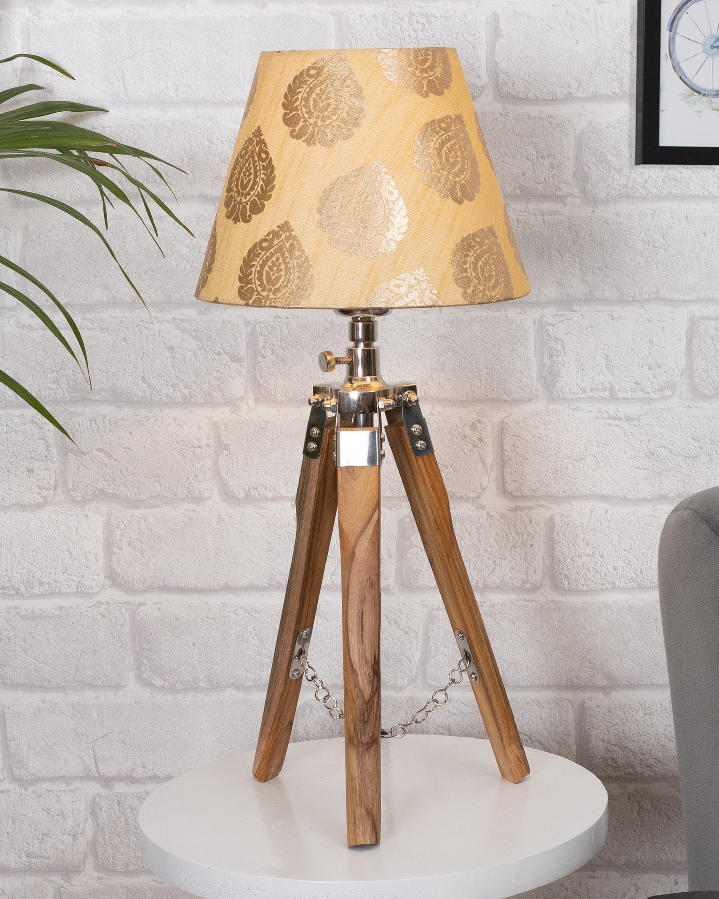 Modern Table Lamp, Wooden Base Modern Fabric Lampshade for Home Office Cafe Restaurant, Tripod