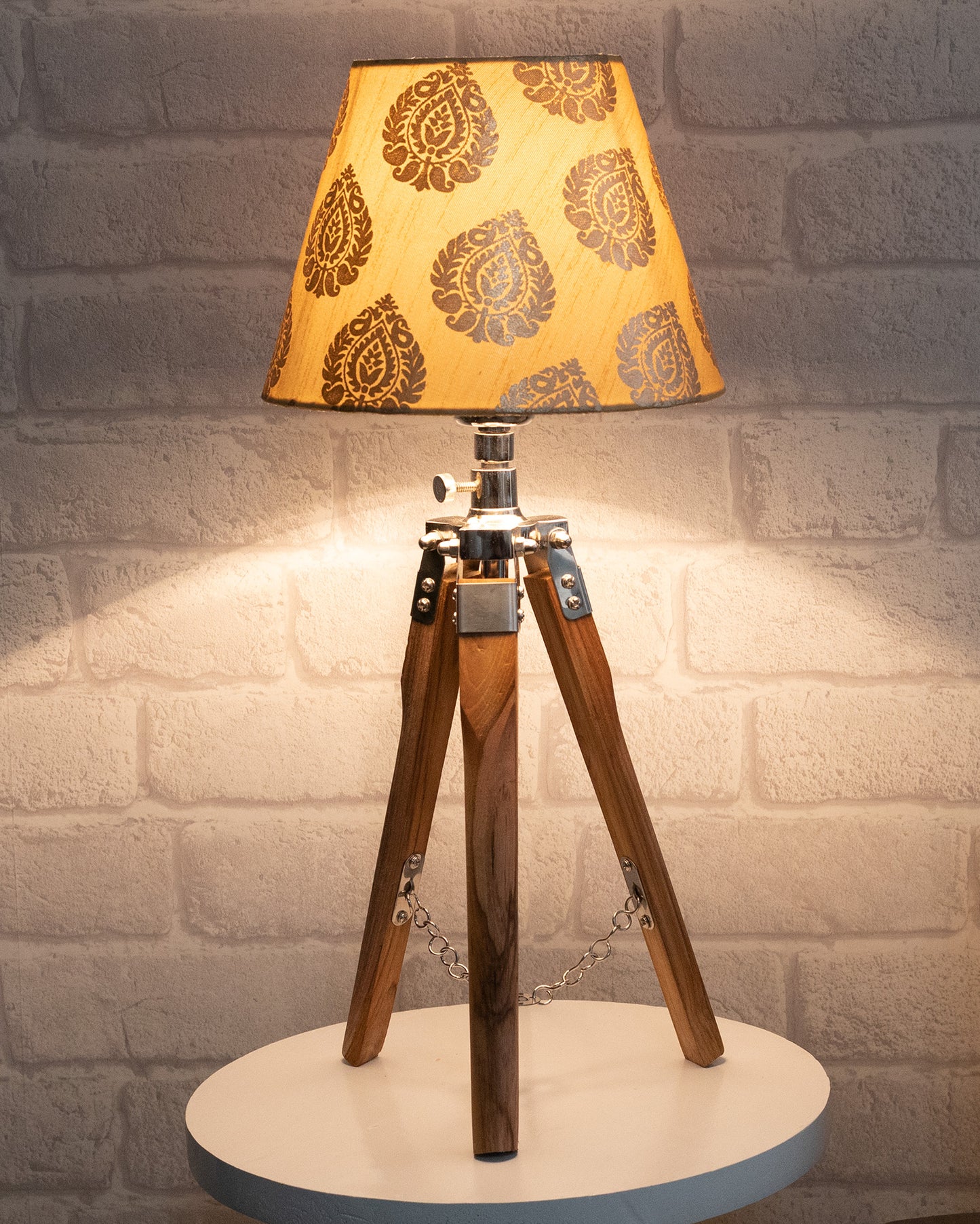 Modern Table Lamp, Wooden Base Modern Fabric Lampshade for Home Office Cafe Restaurant, Tripod