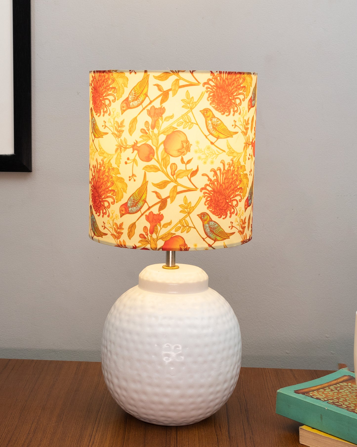 Ginger Jar Antique Table Lamp Hammered Matt White Metal for Living Room Family Bedroom