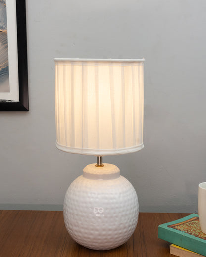 Ginger Jar Antique Table Lamp Hammered Matt White Metal for Living Room Family Bedroom