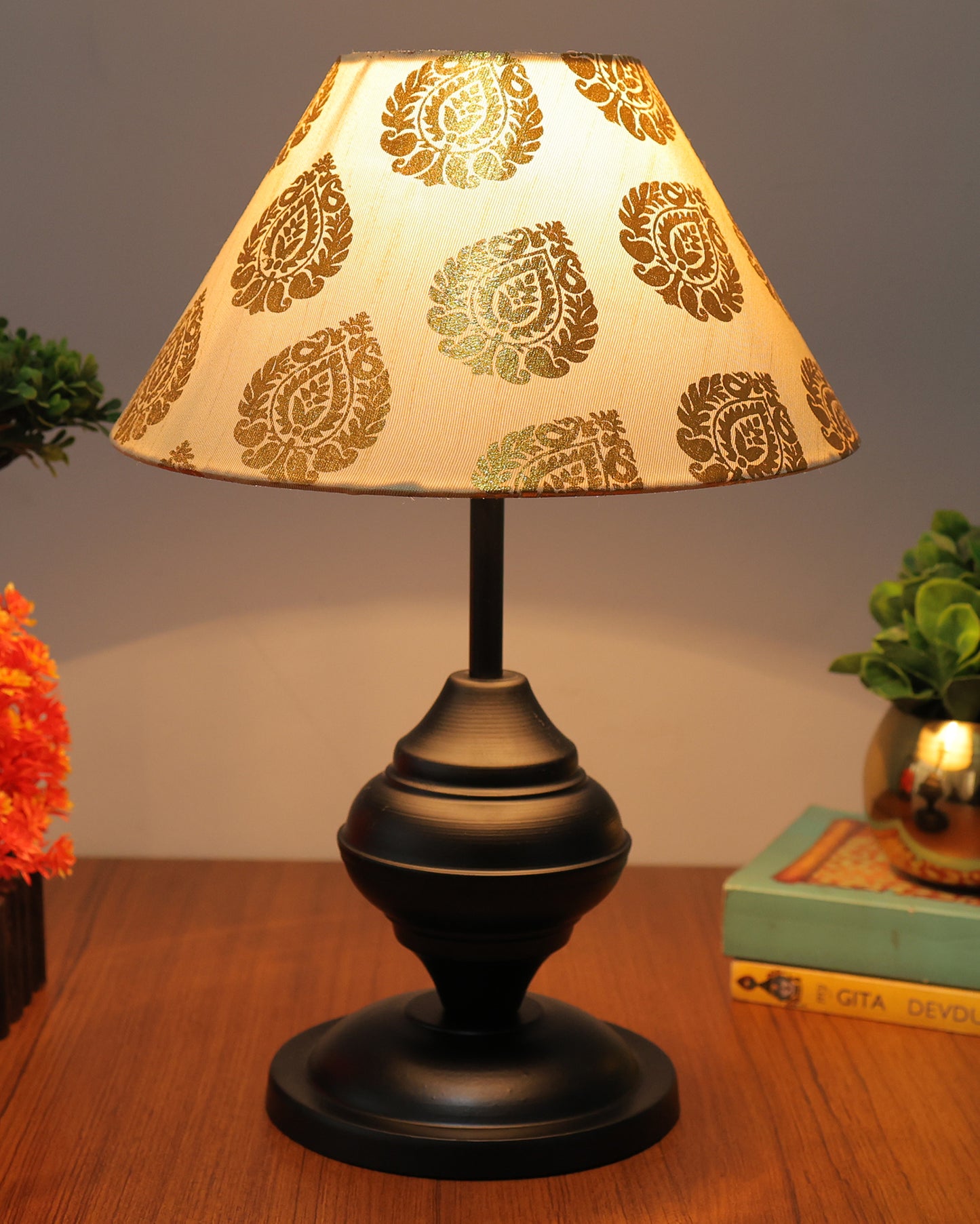 Black Metal Urn Table Lamp with Fabric Shade, B22 holder Nightstand Lamp